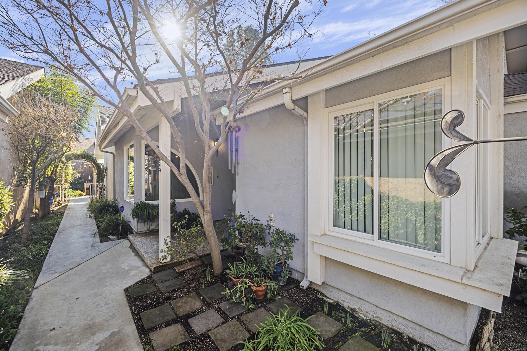 1515 E Castlecrest Ave, Woodlake, CA 93286