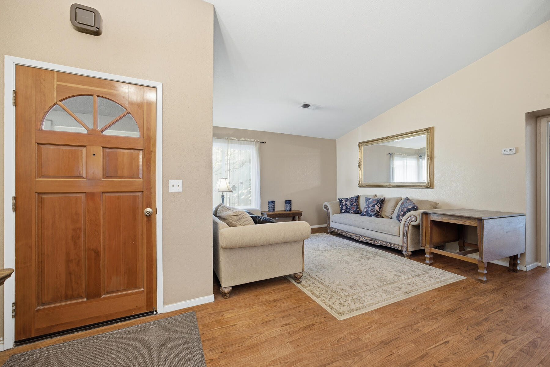 1515 E Castlecrest Ave, Visalia, CA 93292