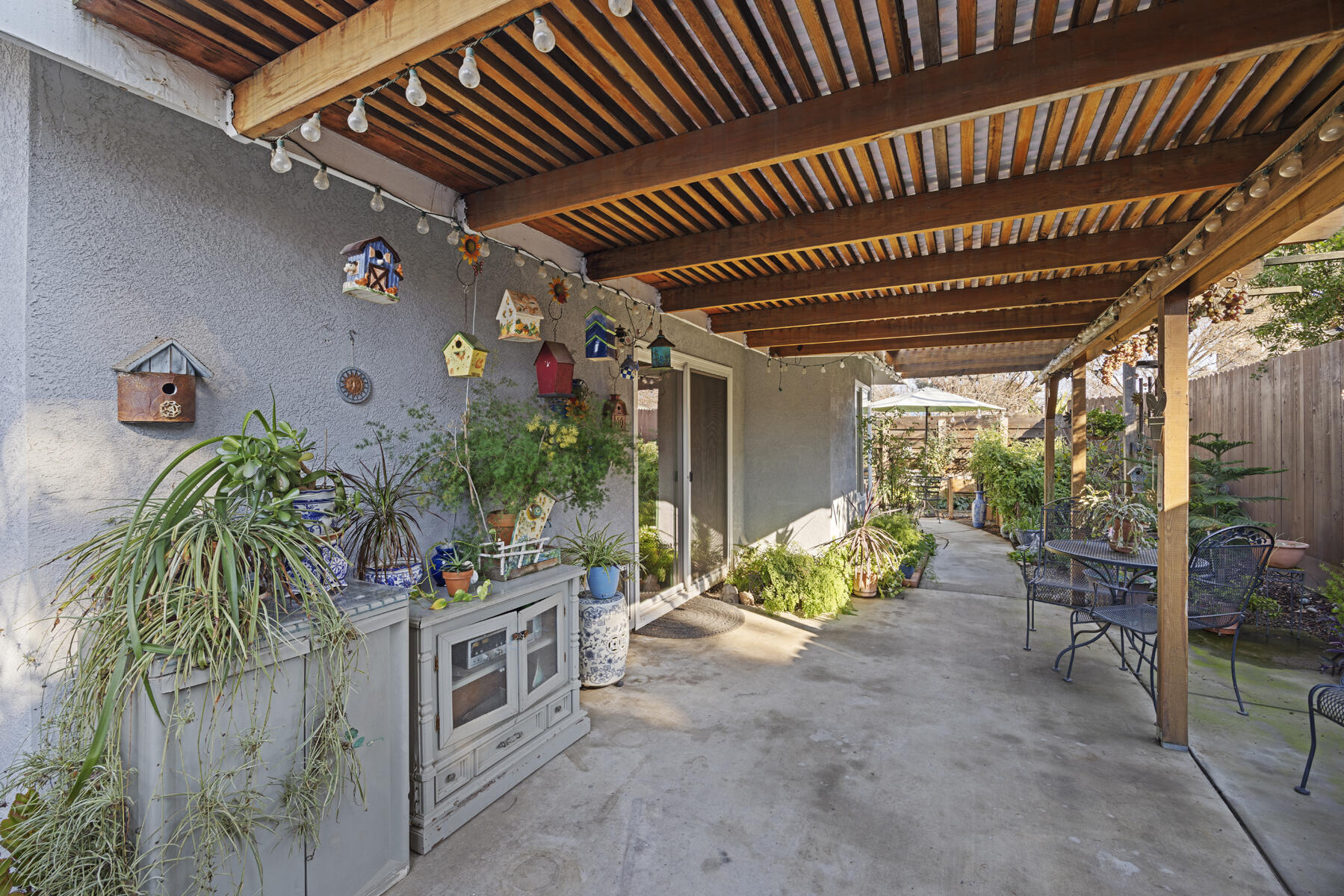 1515 E Castlecrest Ave, Visalia, CA 93292