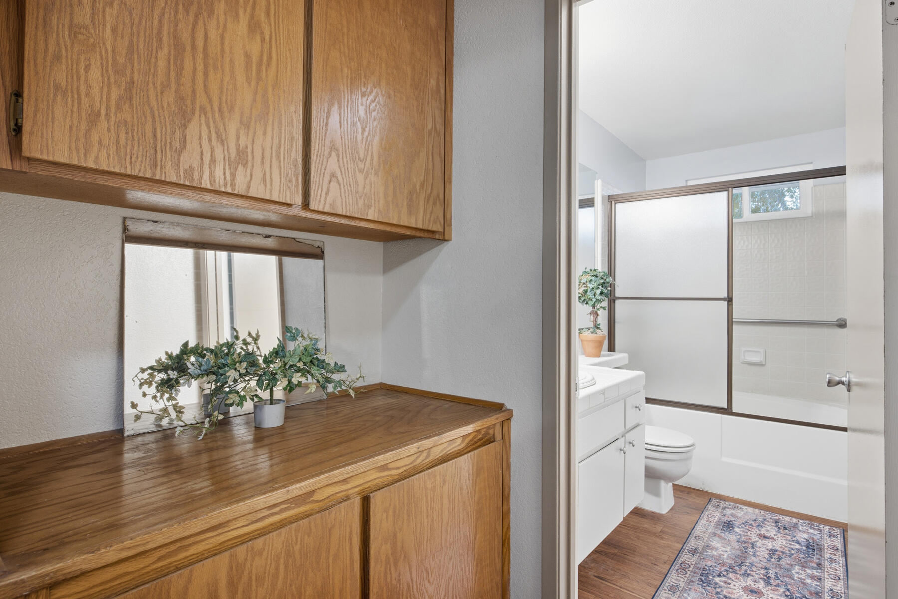 1515 E Castlecrest Ave, Visalia, CA 93292