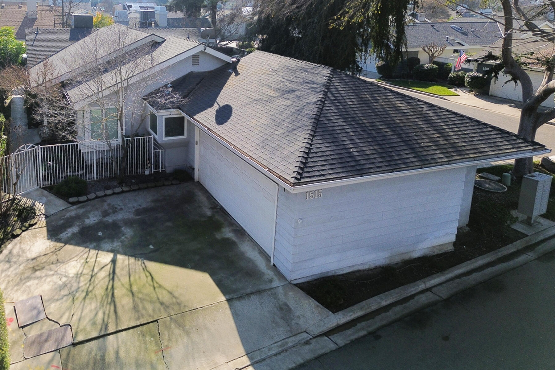 1515 E Castlecrest Ave, Visalia, CA 93292