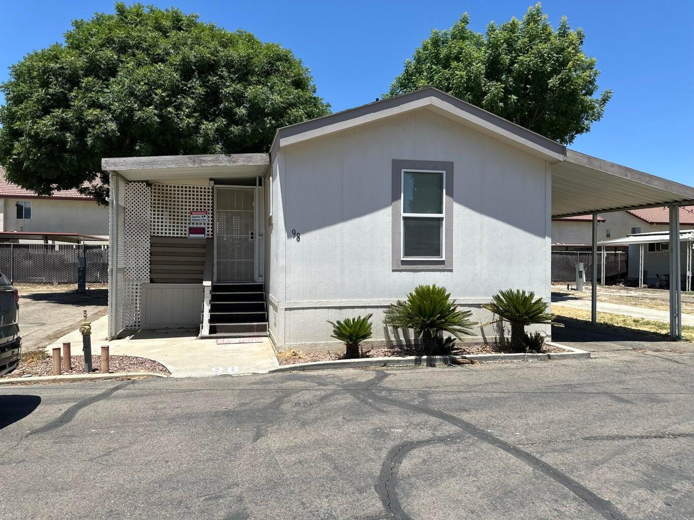 820 S Chinowth #98, Visalia, CA 93277