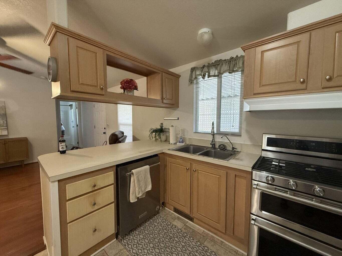 820 S Chinowth #98, Visalia, CA 93277