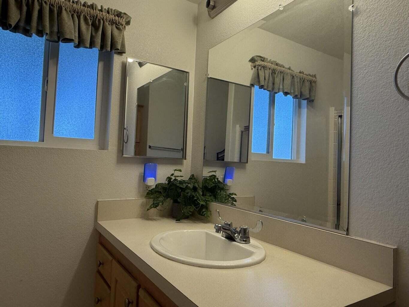 820 S Chinowth #98, Visalia, CA 93277