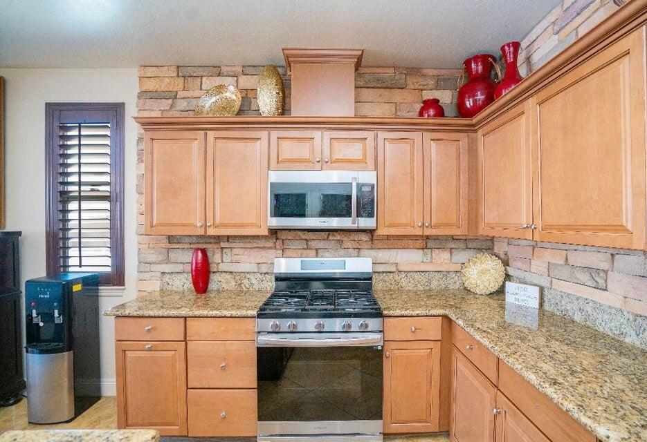 2140 Kimberly Pl, Porterville, CA 93257