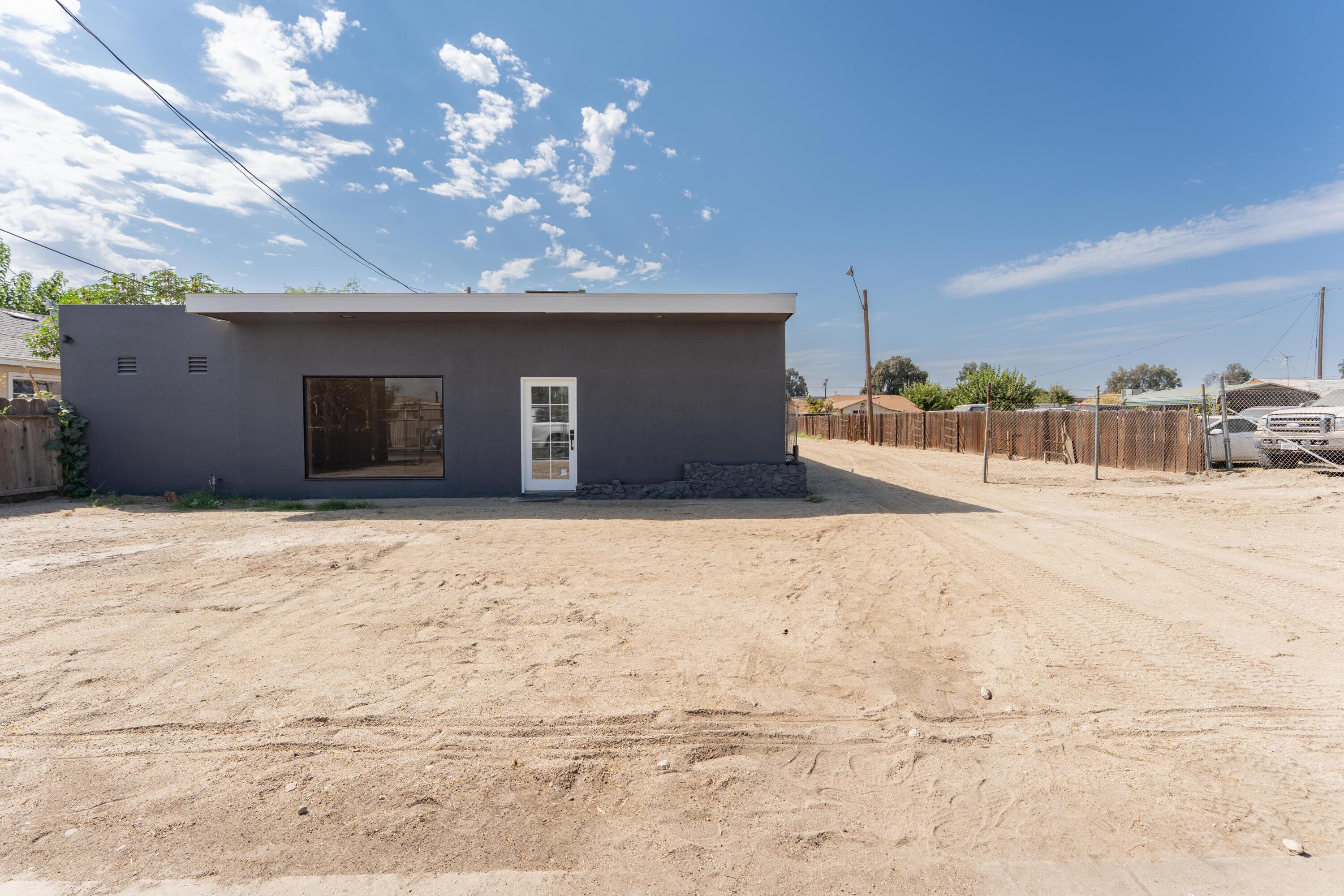 55 E Vandalia Ave, Porterville, CA 93257