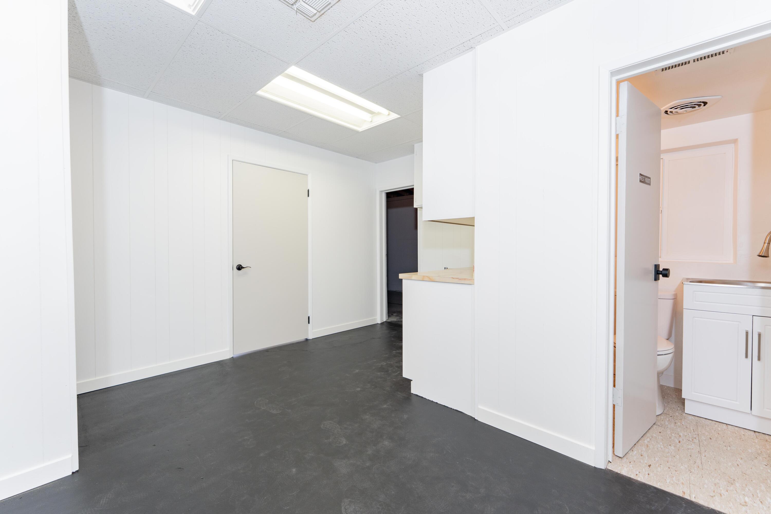 55 E Vandalia Ave, Porterville, CA 93257