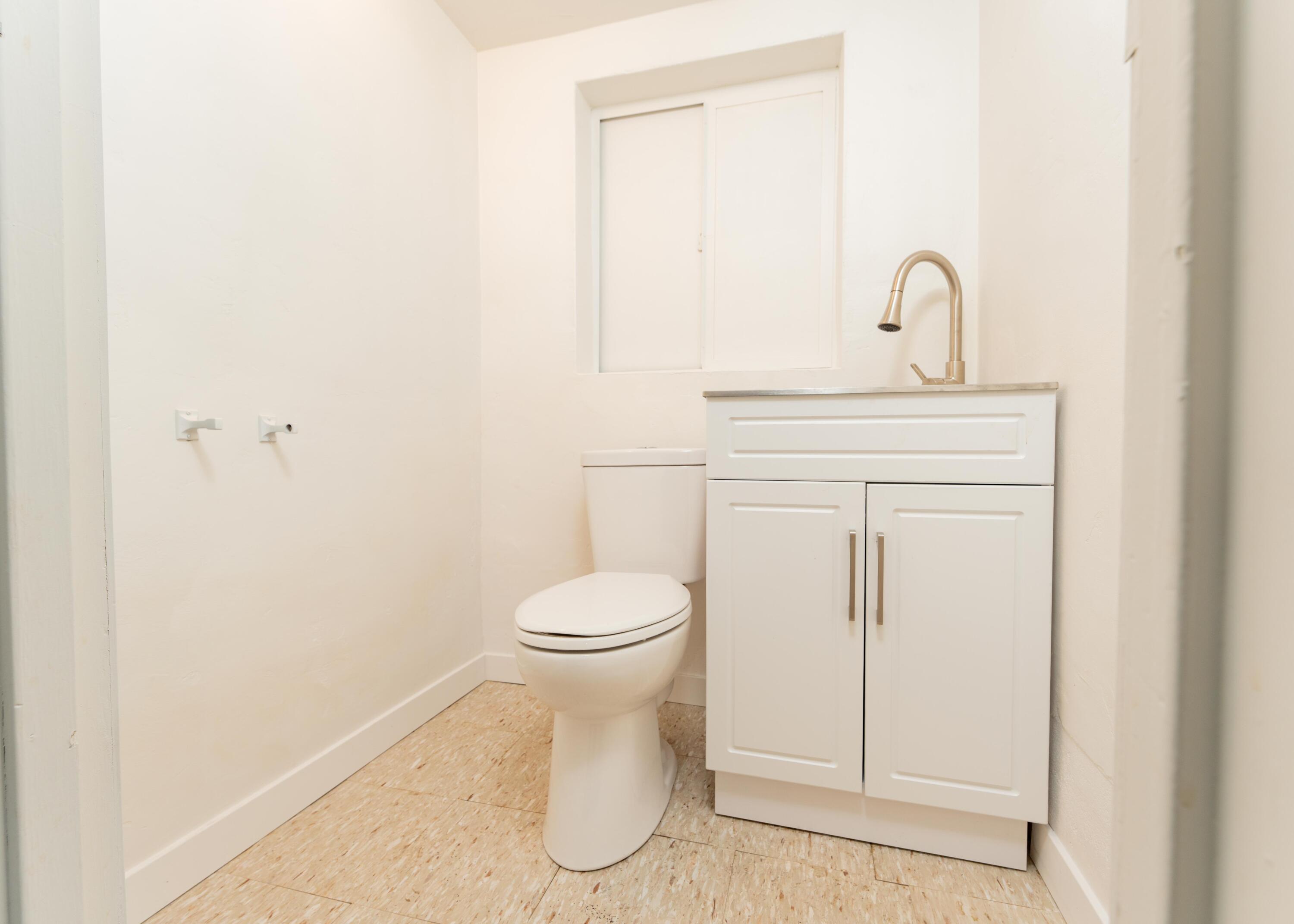 55 E Vandalia Ave, Porterville, CA 93257