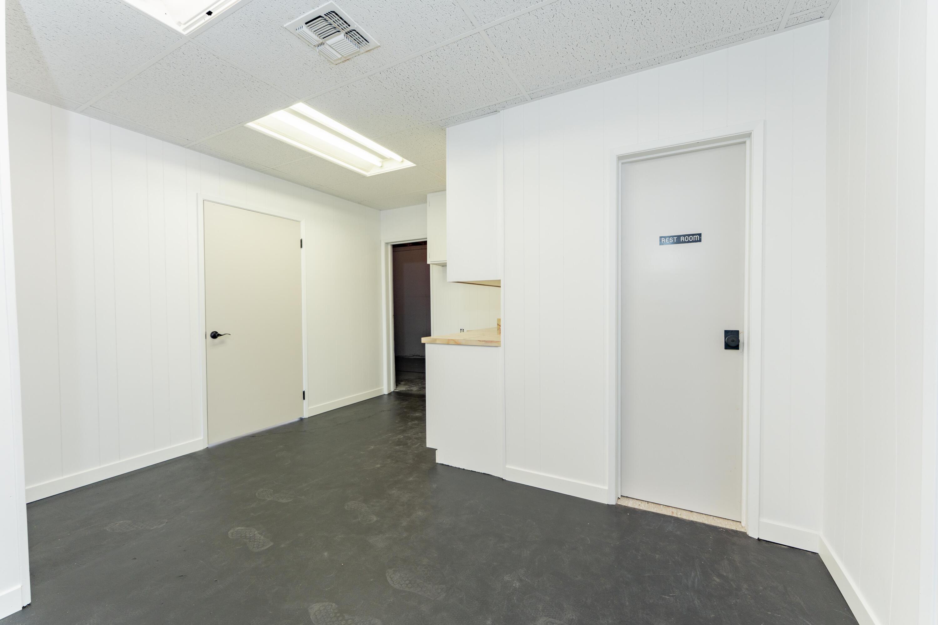 55 E Vandalia Ave, Porterville, CA 93257