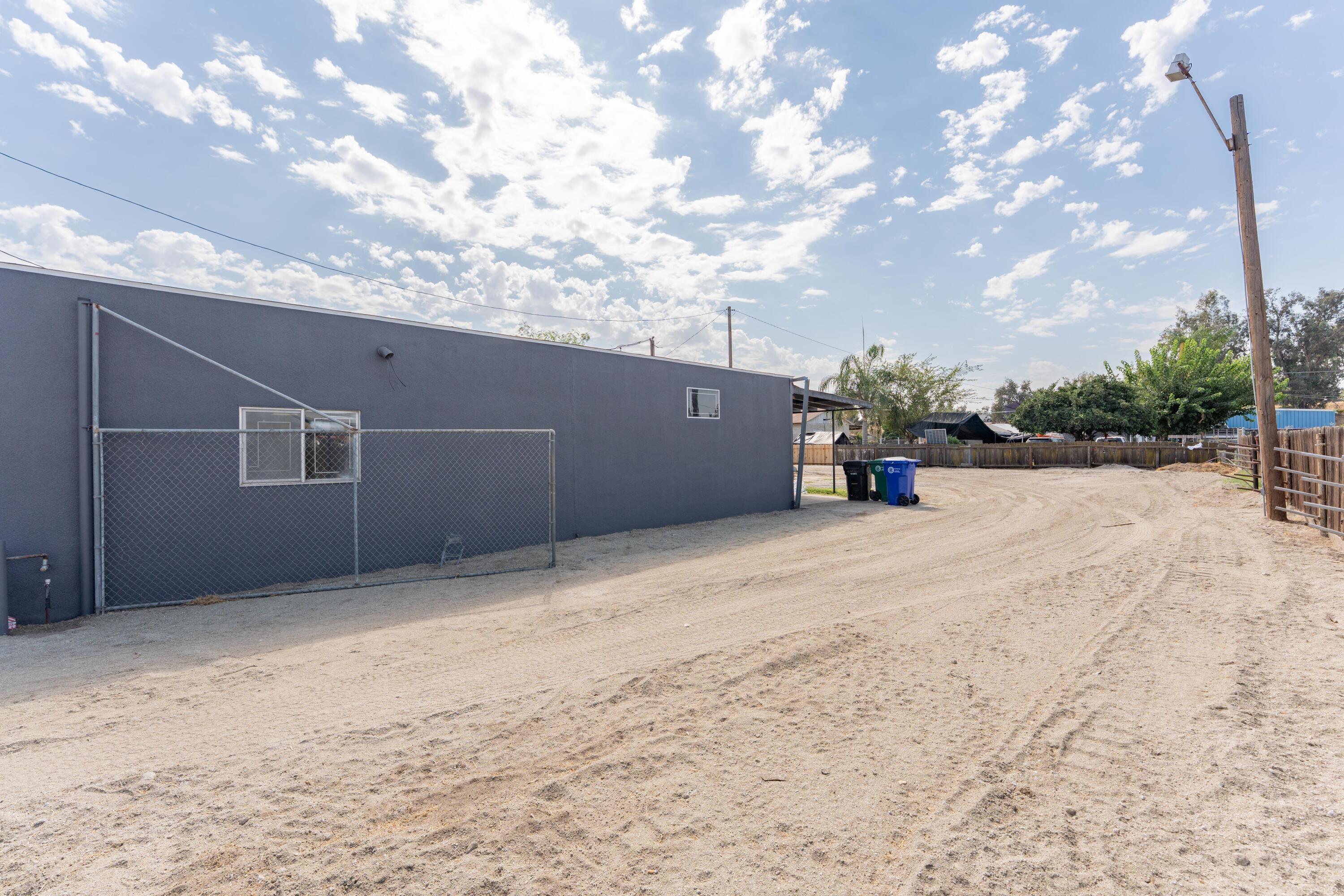 55 E Vandalia Ave, Porterville, CA 93257