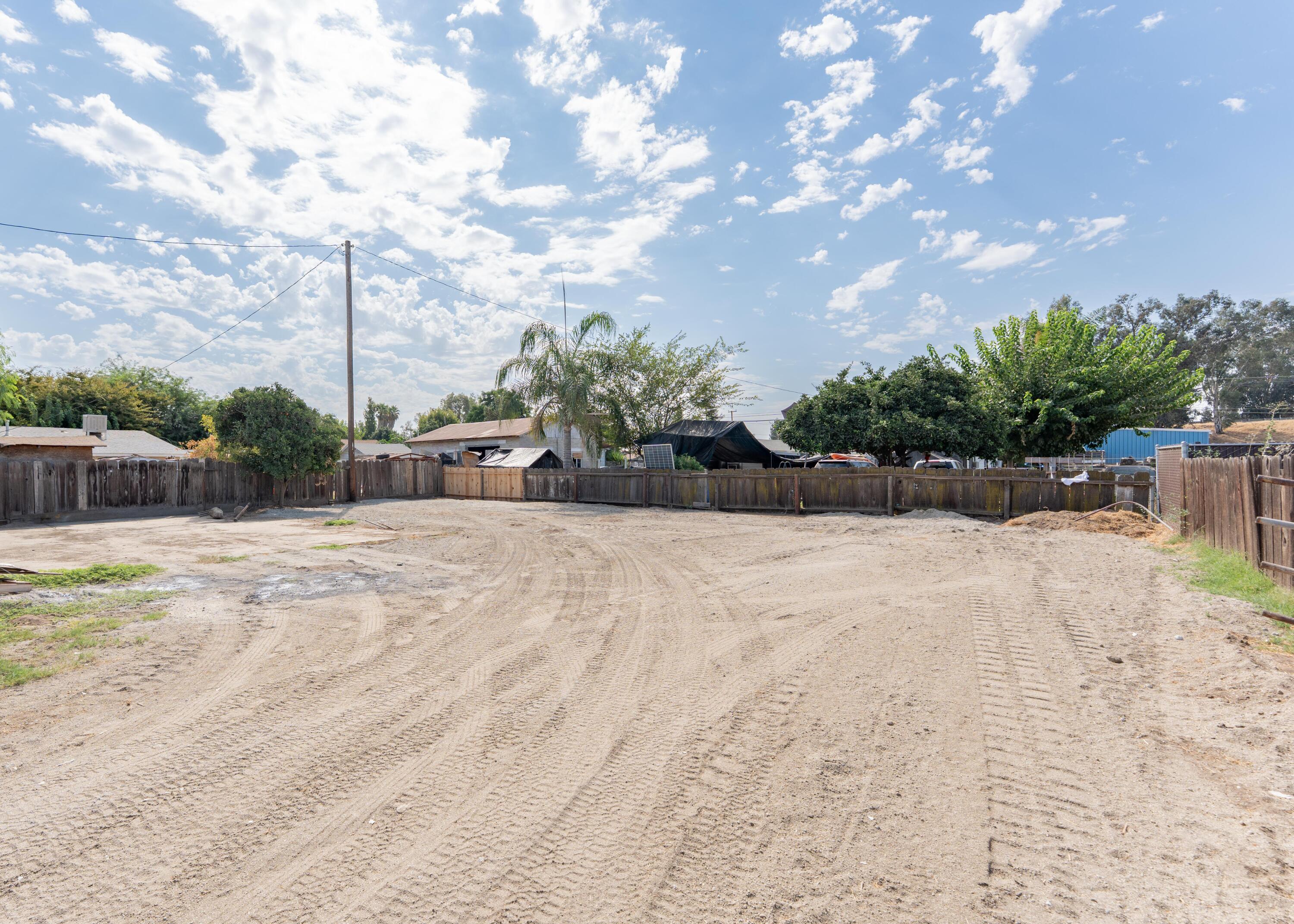 55 E Vandalia Ave, Porterville, CA 93257