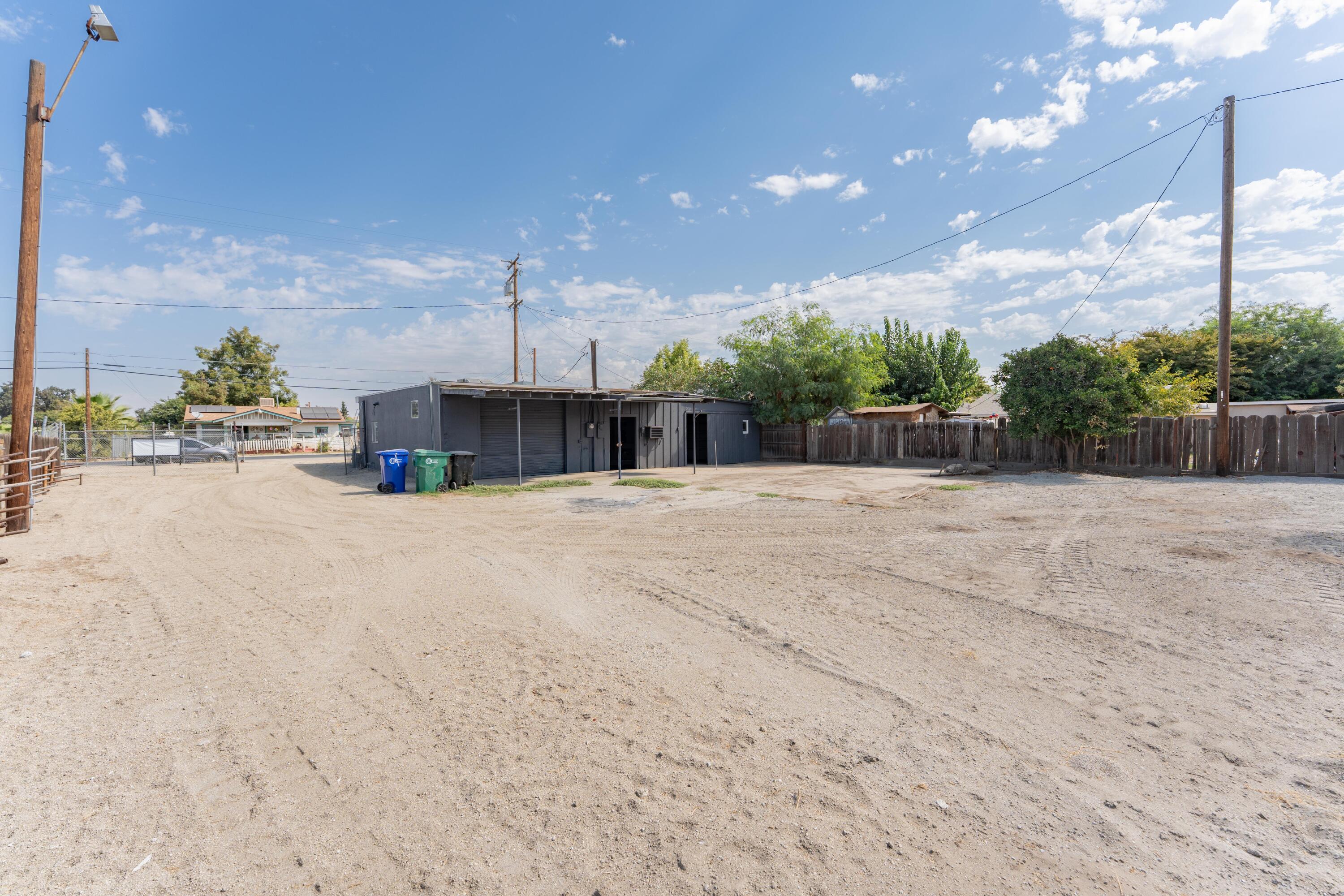 55 E Vandalia Ave, Porterville, CA 93257