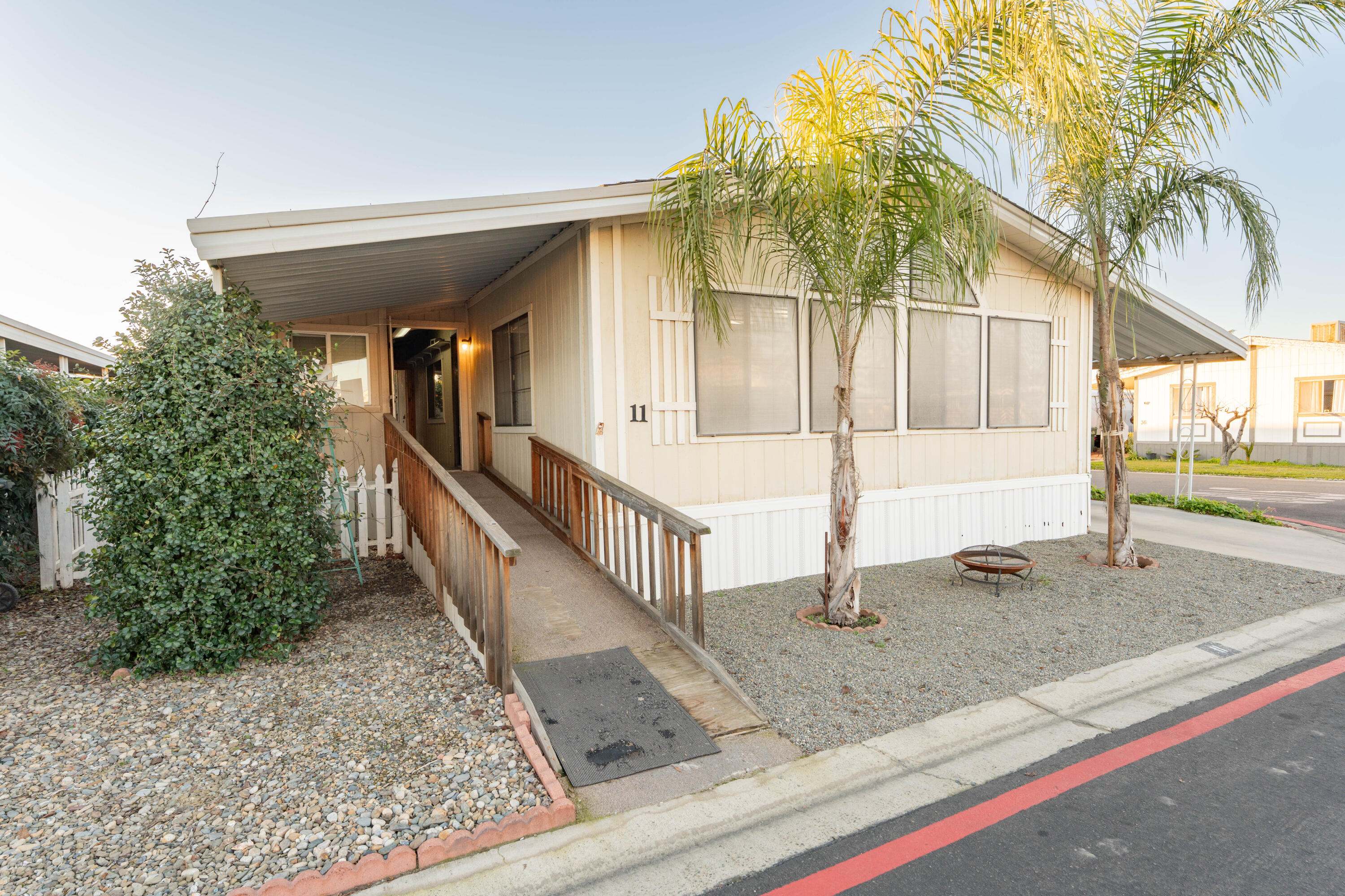 975 N H Street #11, Tulare, CA 93274