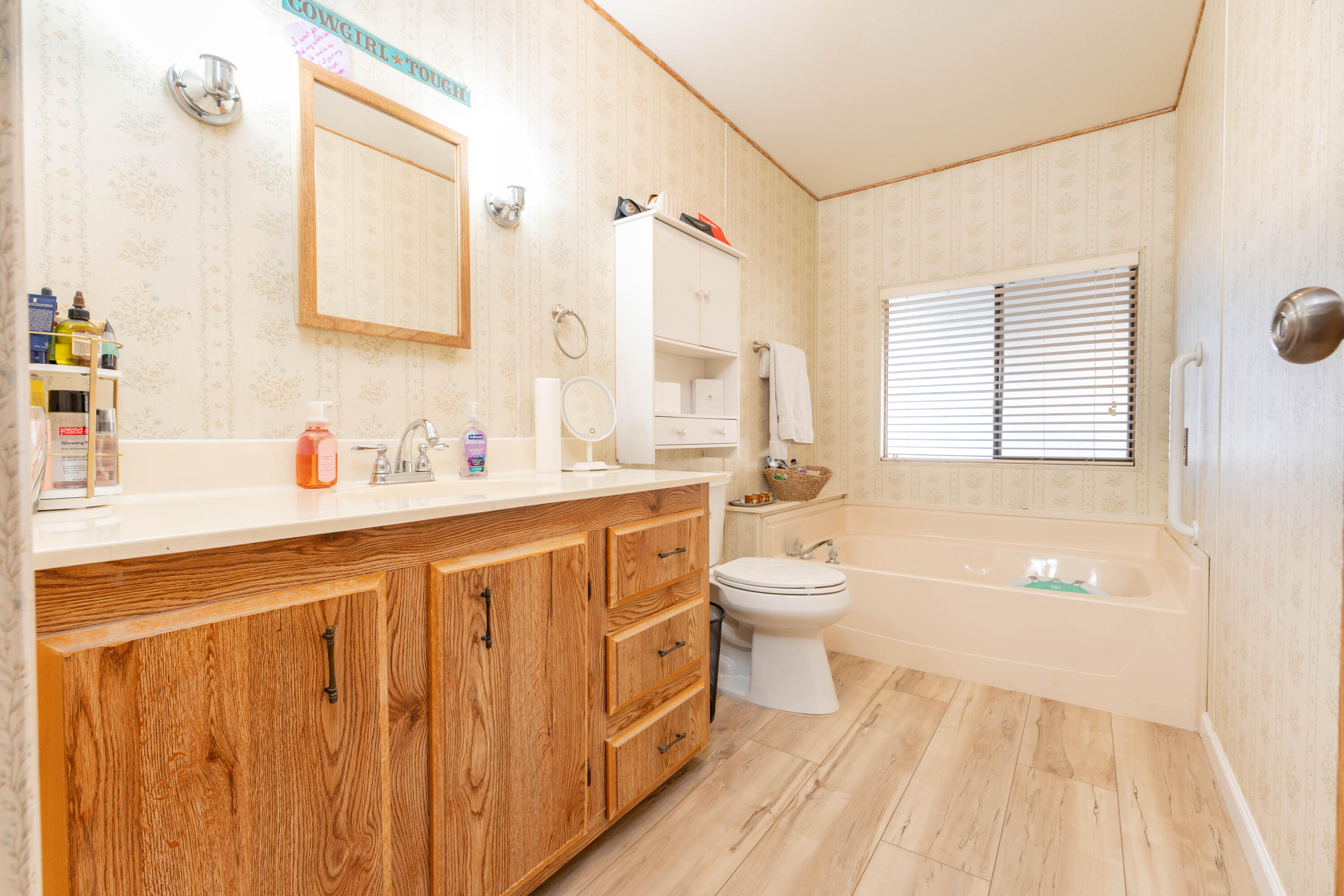 975 N H Street #11, Tulare, CA 93274