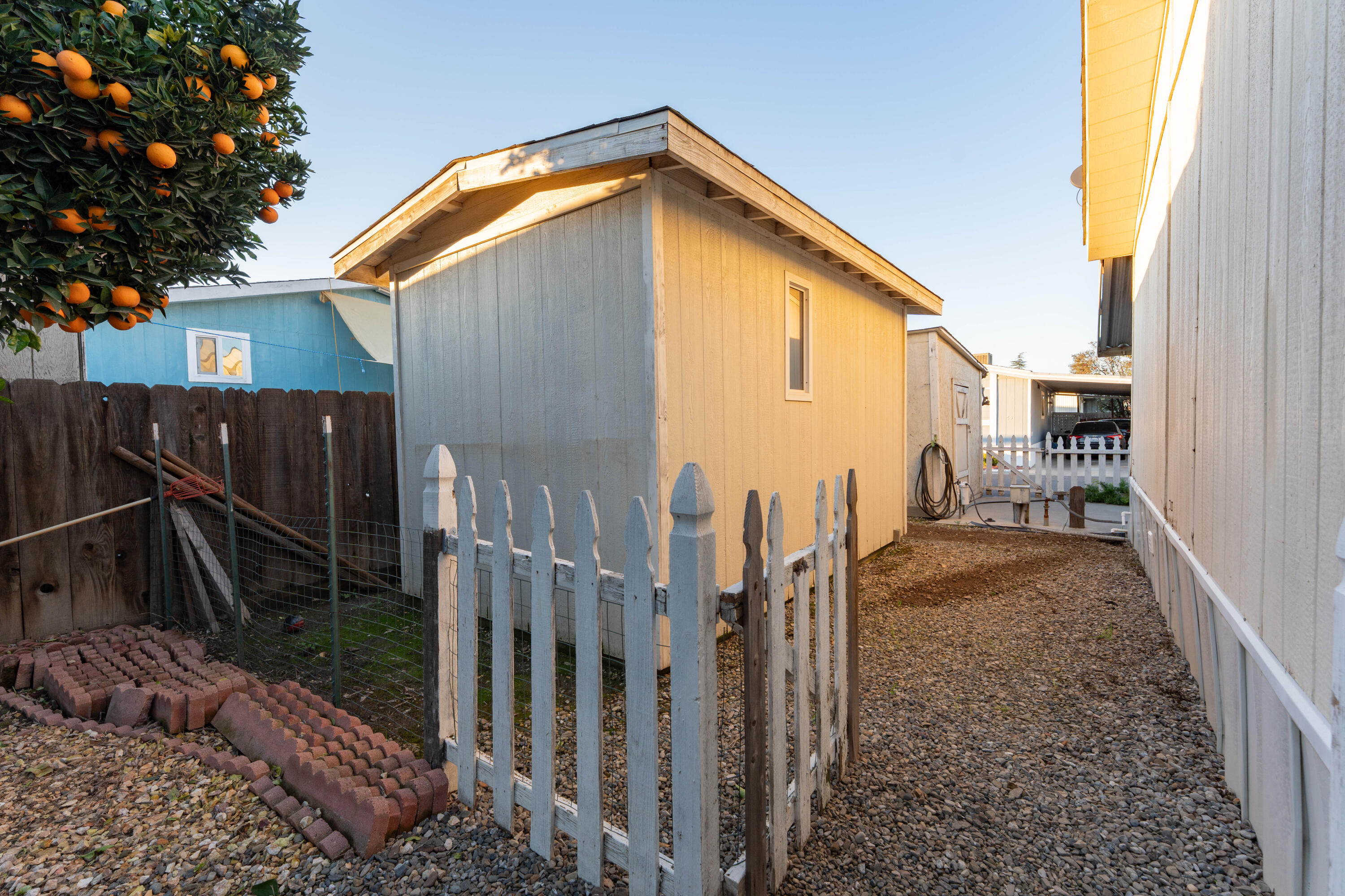 975 N H Street #11, Tulare, CA 93274