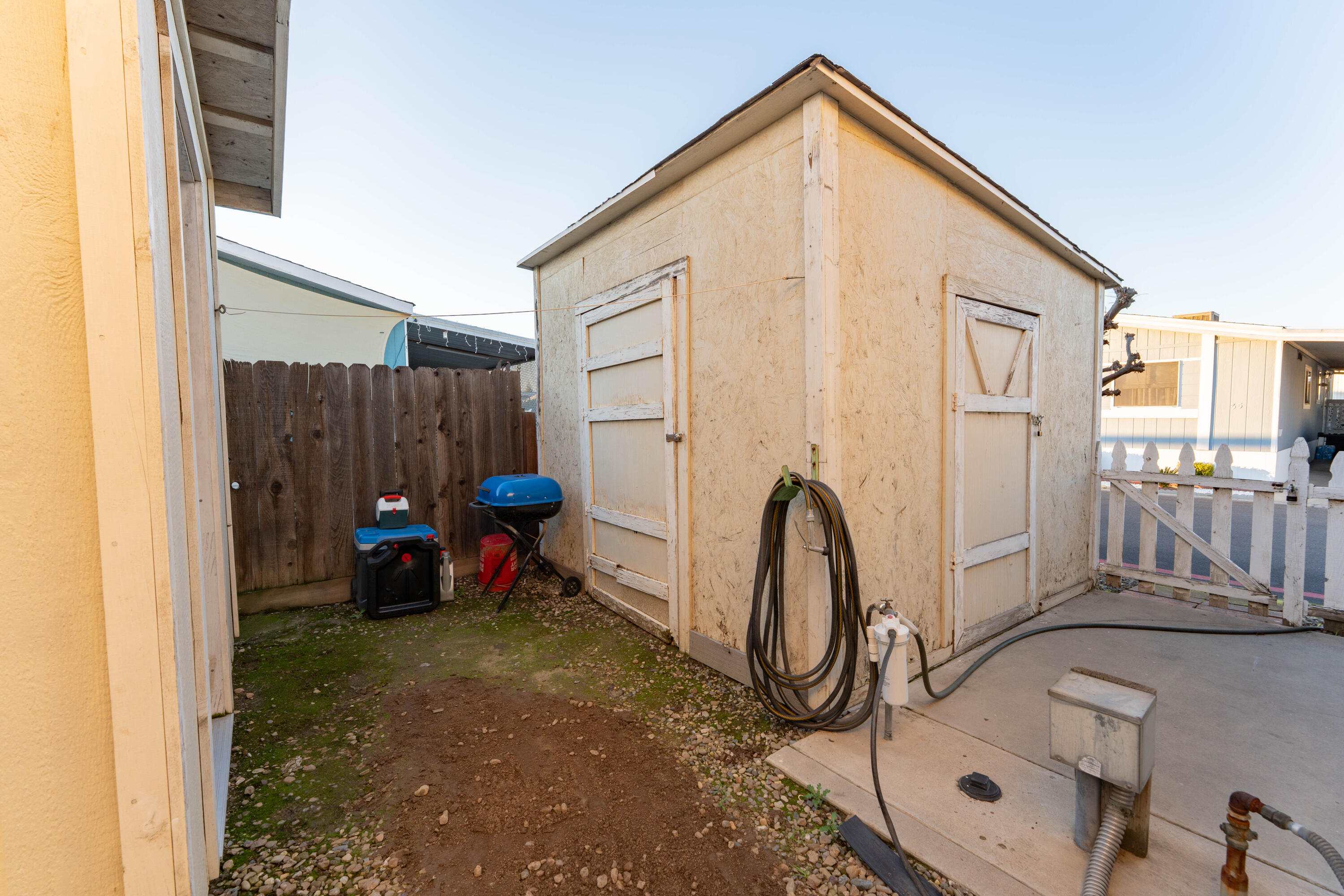 975 N H Street #11, Tulare, CA 93274