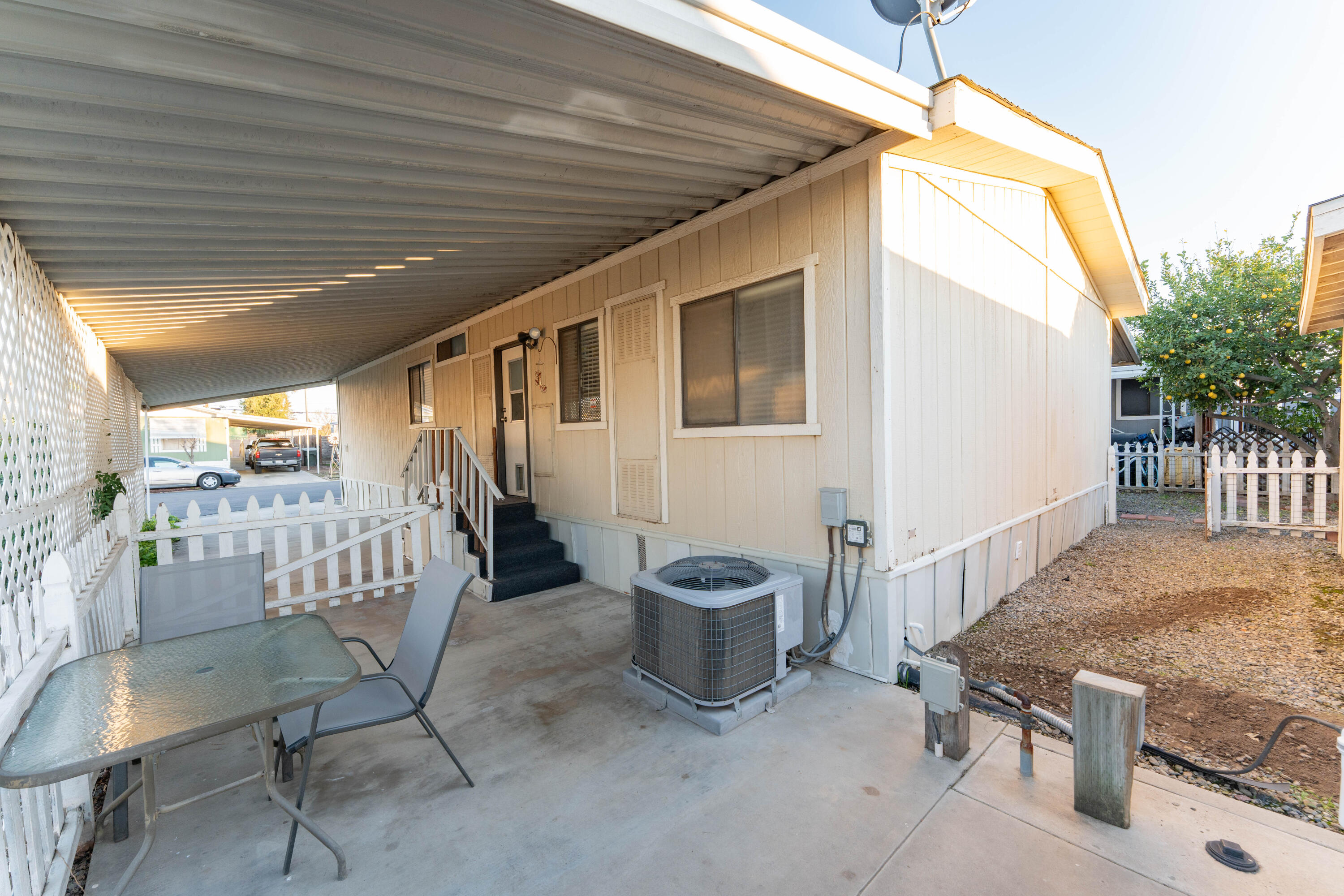 975 N H Street #11, Tulare, CA 93274