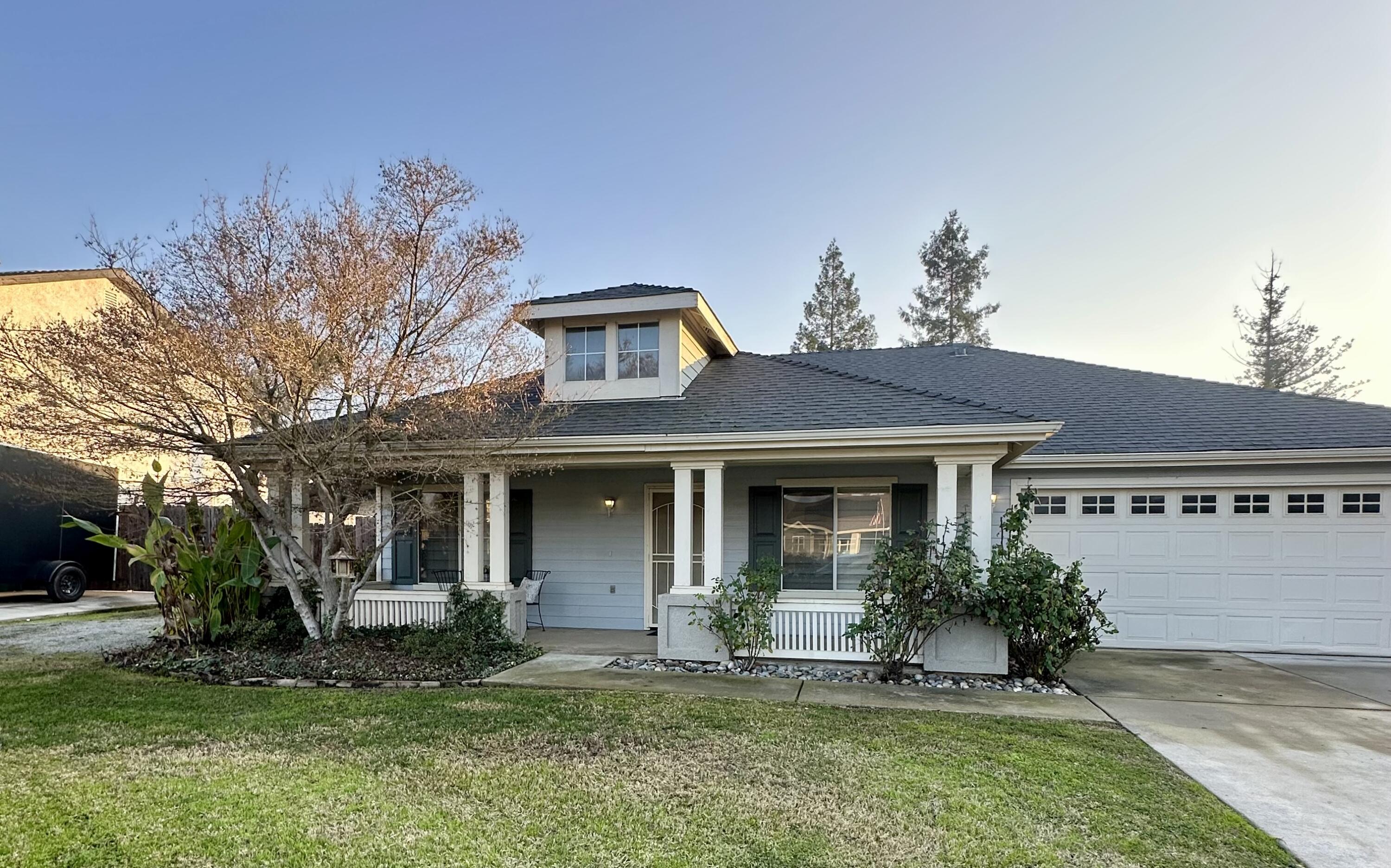 1126 Bradley Ct, Exeter, CA 93221