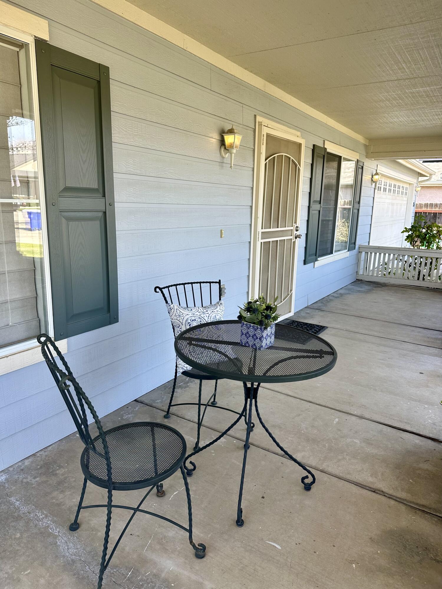 1126 Bradley Ct, Exeter, CA 93221