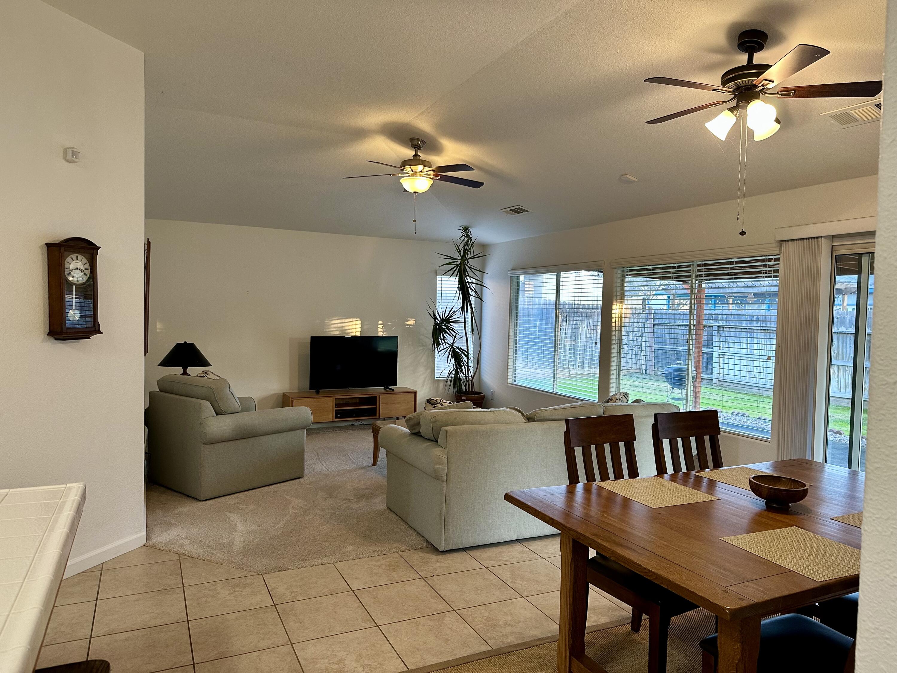 1126 Bradley Ct, Exeter, CA 93221