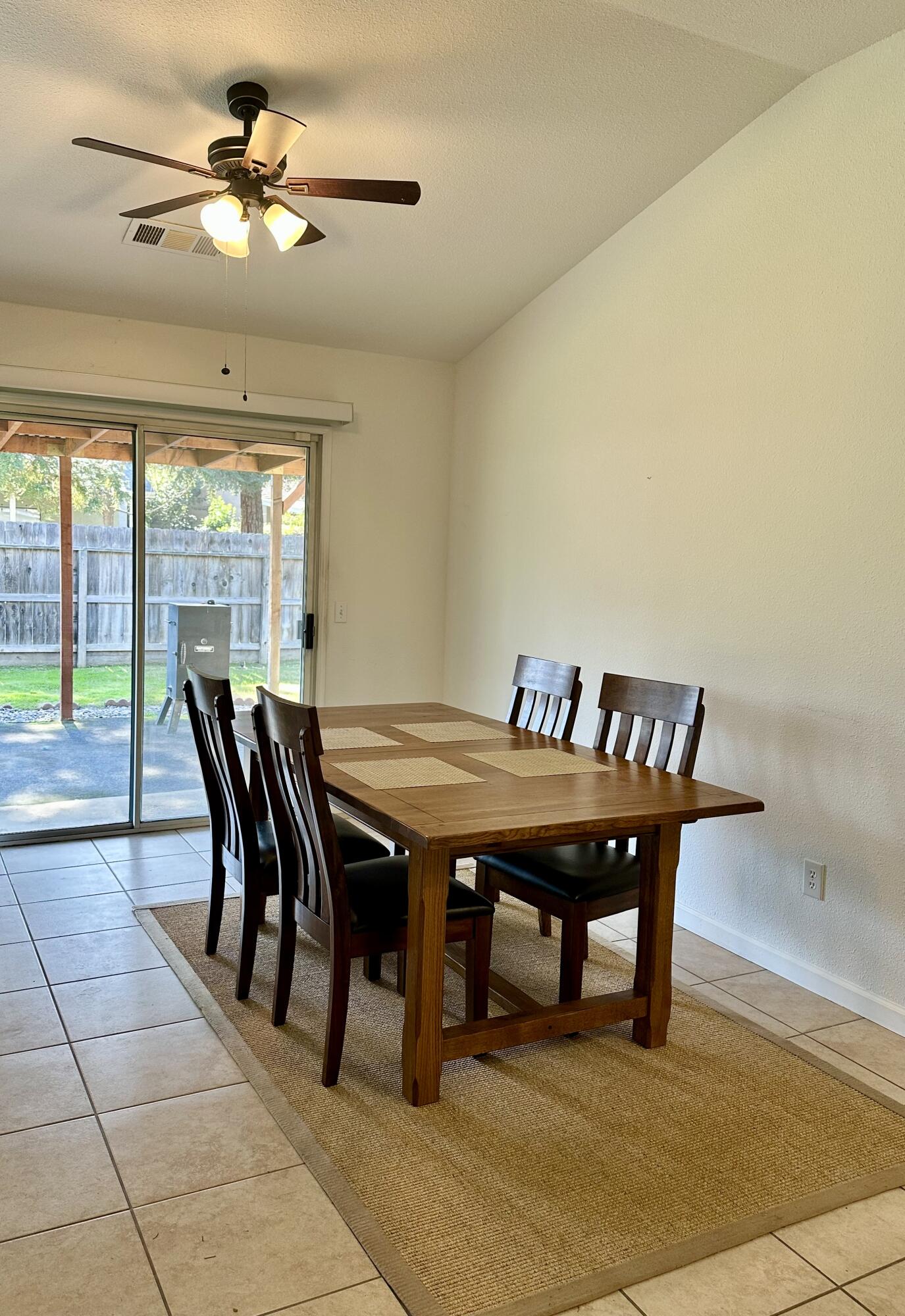 1126 Bradley Ct, Exeter, CA 93221