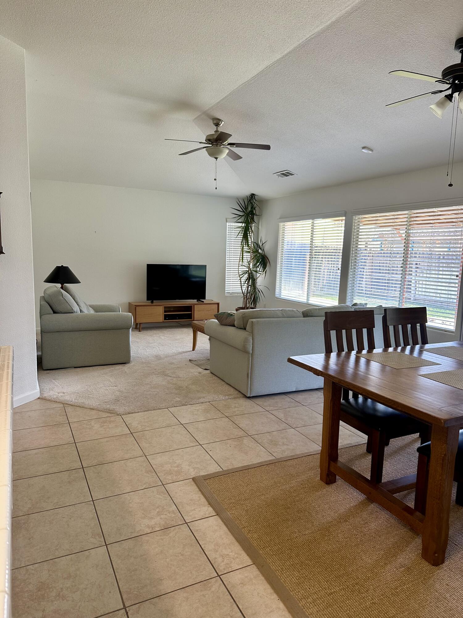 1126 Bradley Ct, Exeter, CA 93221