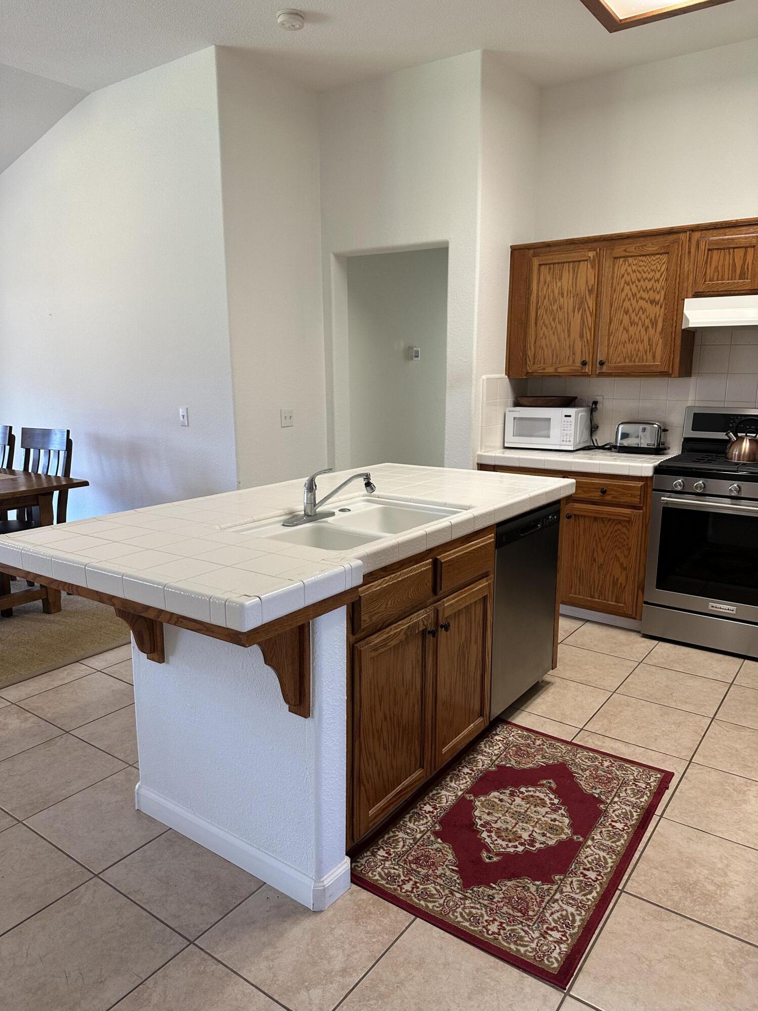 1126 Bradley Ct, Exeter, CA 93221