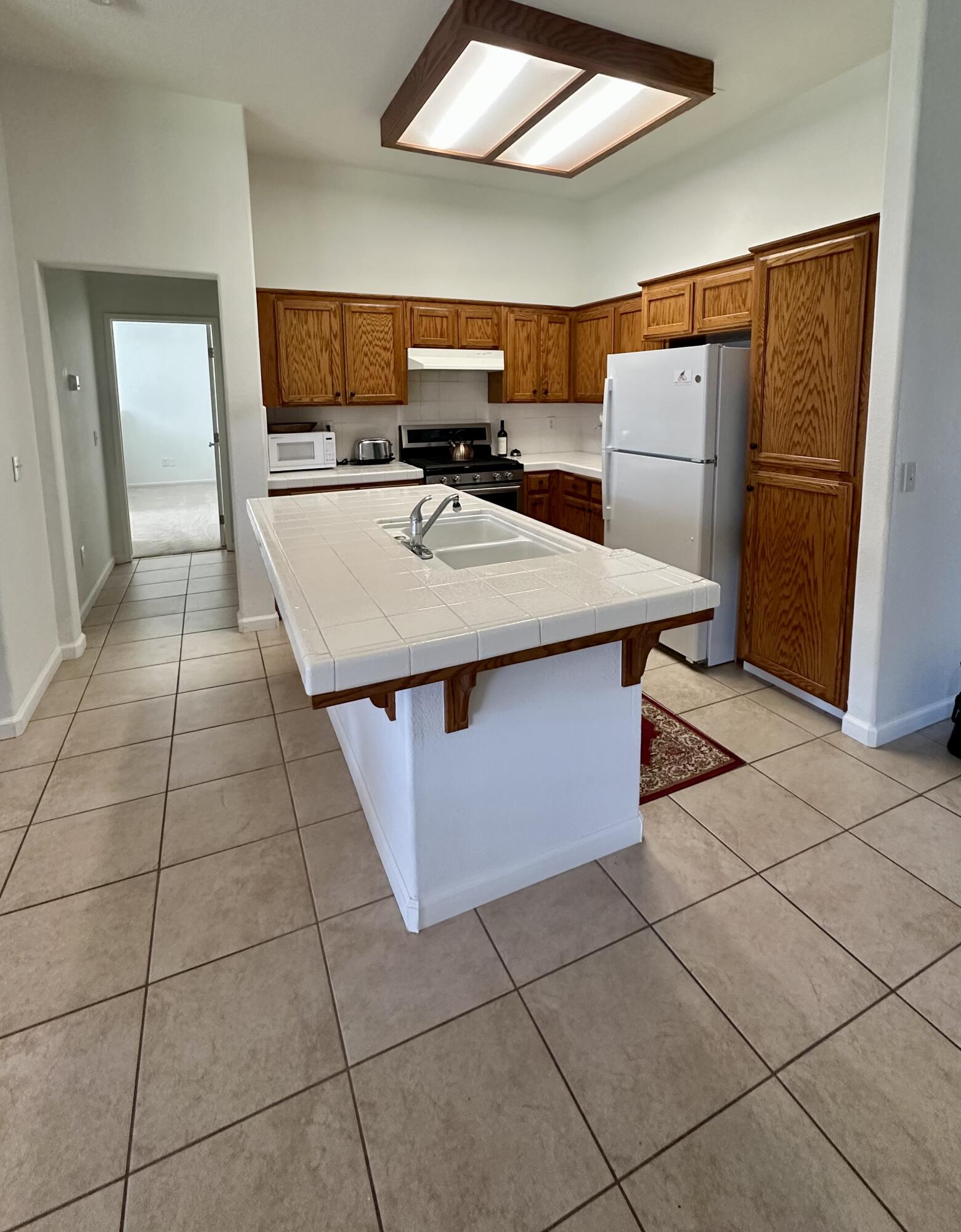 1126 Bradley Ct, Exeter, CA 93221