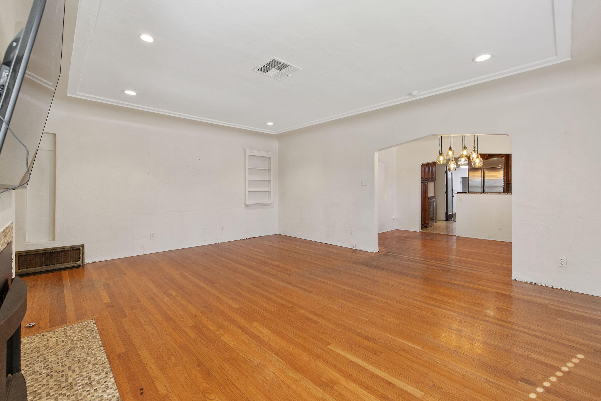 1300 W College Ave, Visalia, CA 93277