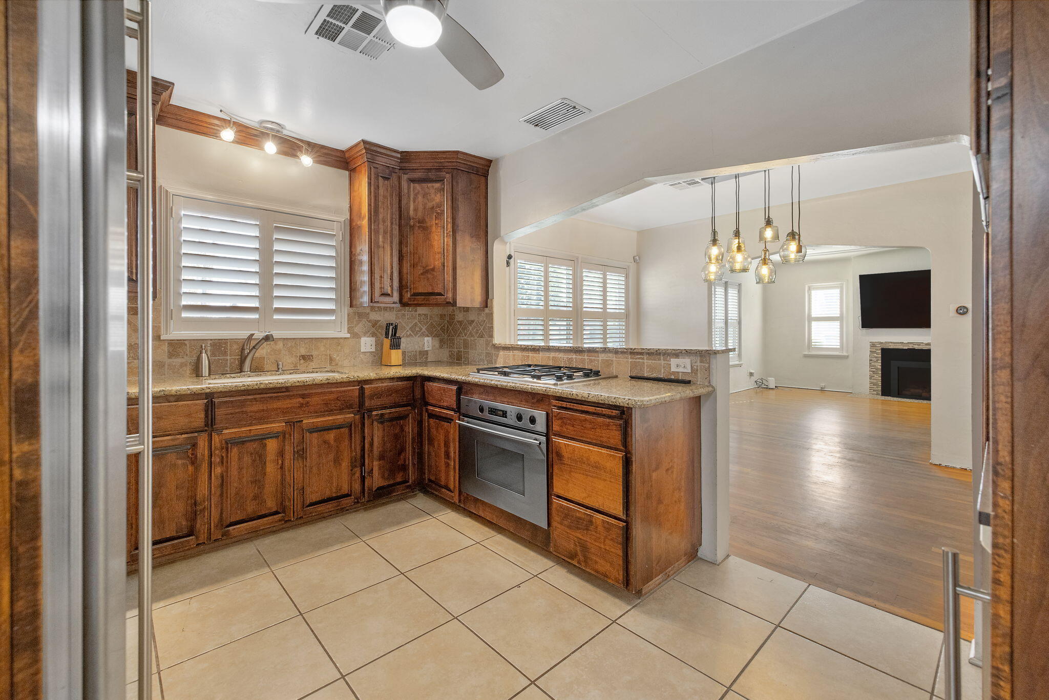 1300 W College Ave, Visalia, CA 93277