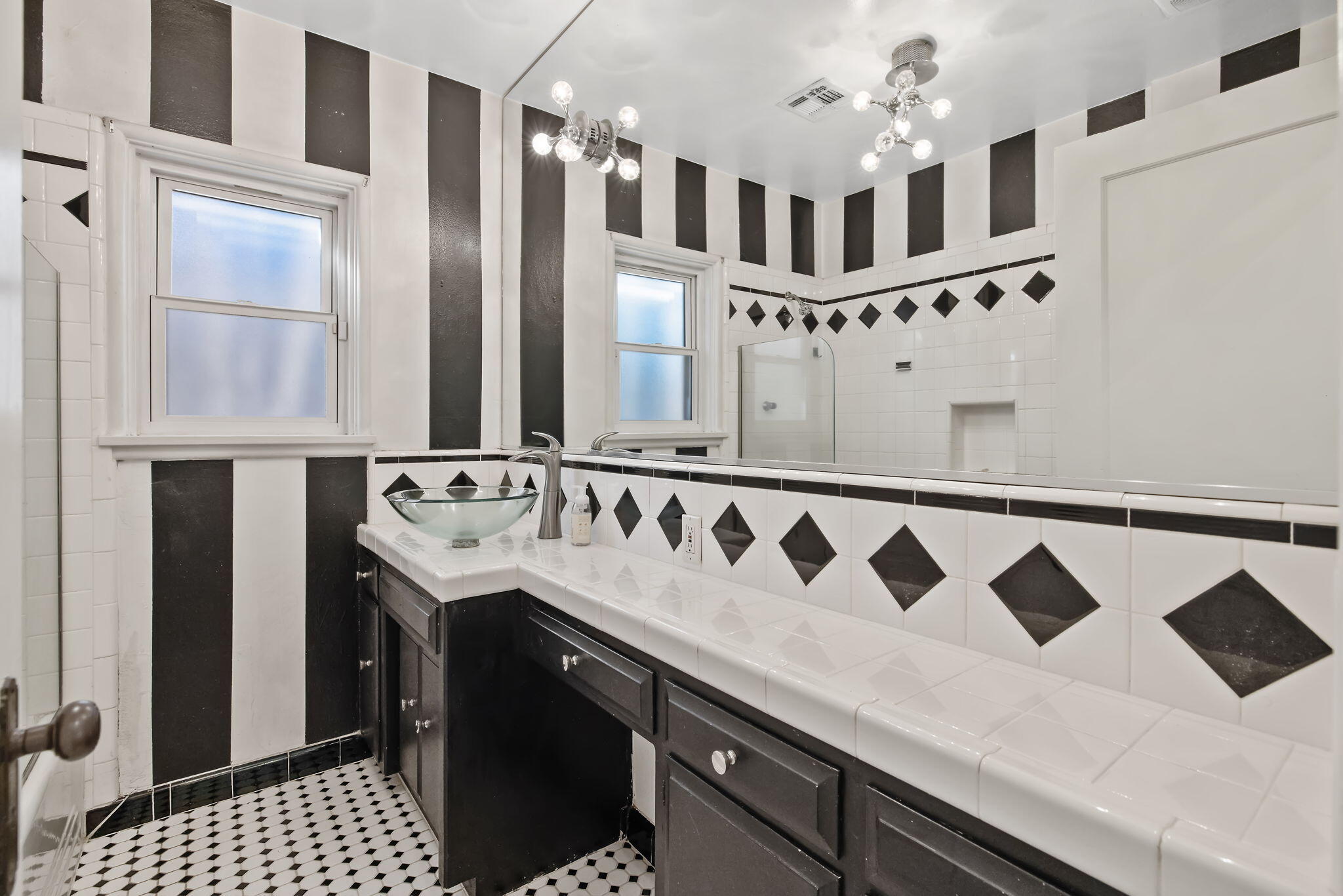 1300 W College Ave, Visalia, CA 93277