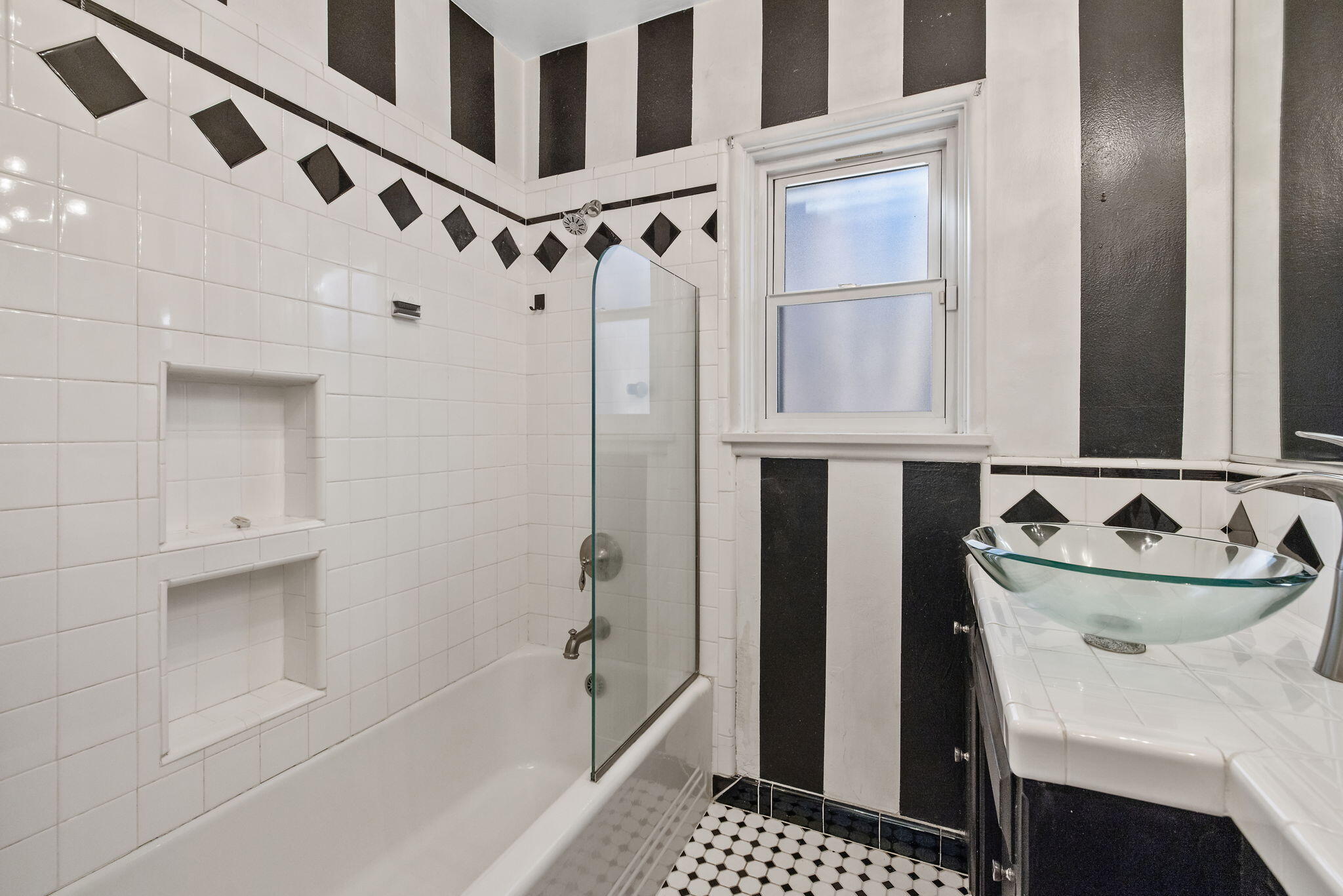 1300 W College Ave, Visalia, CA 93277