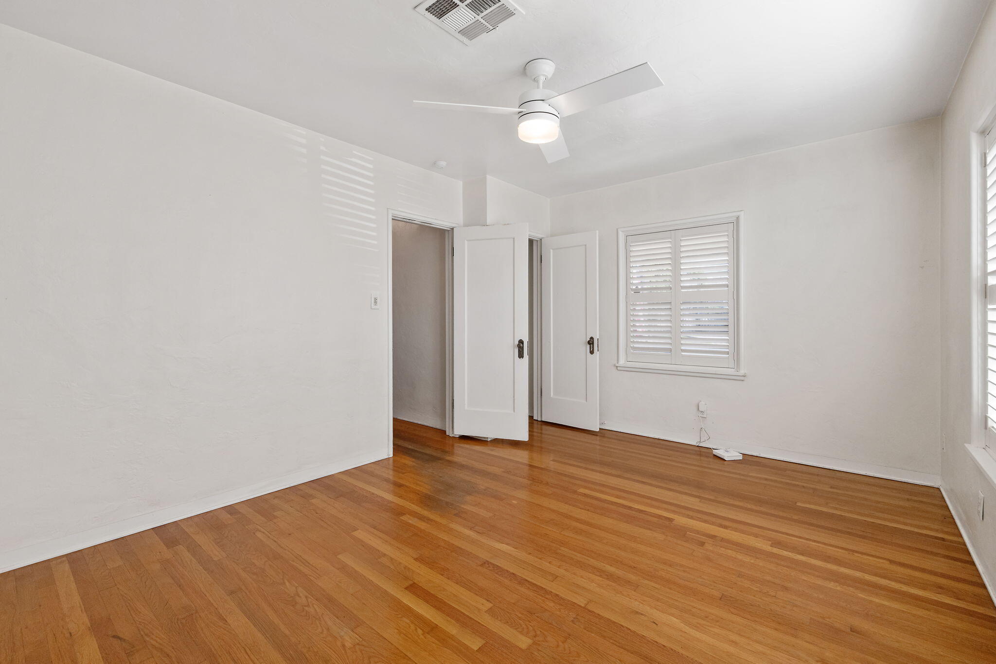 1300 W College Ave, Visalia, CA 93277