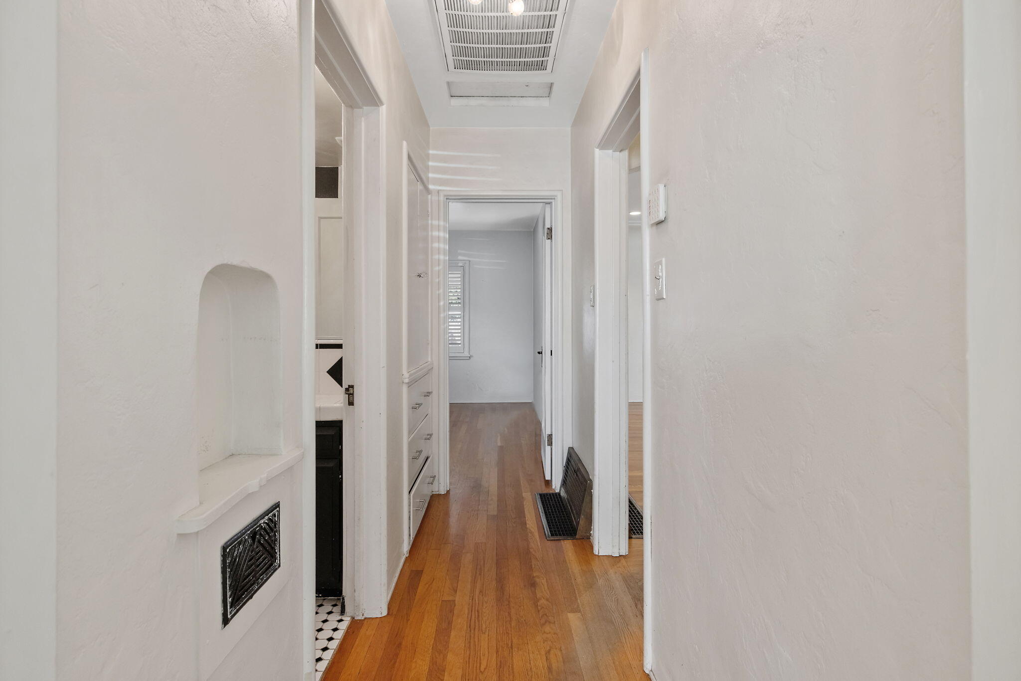 1300 W College Ave, Visalia, CA 93277