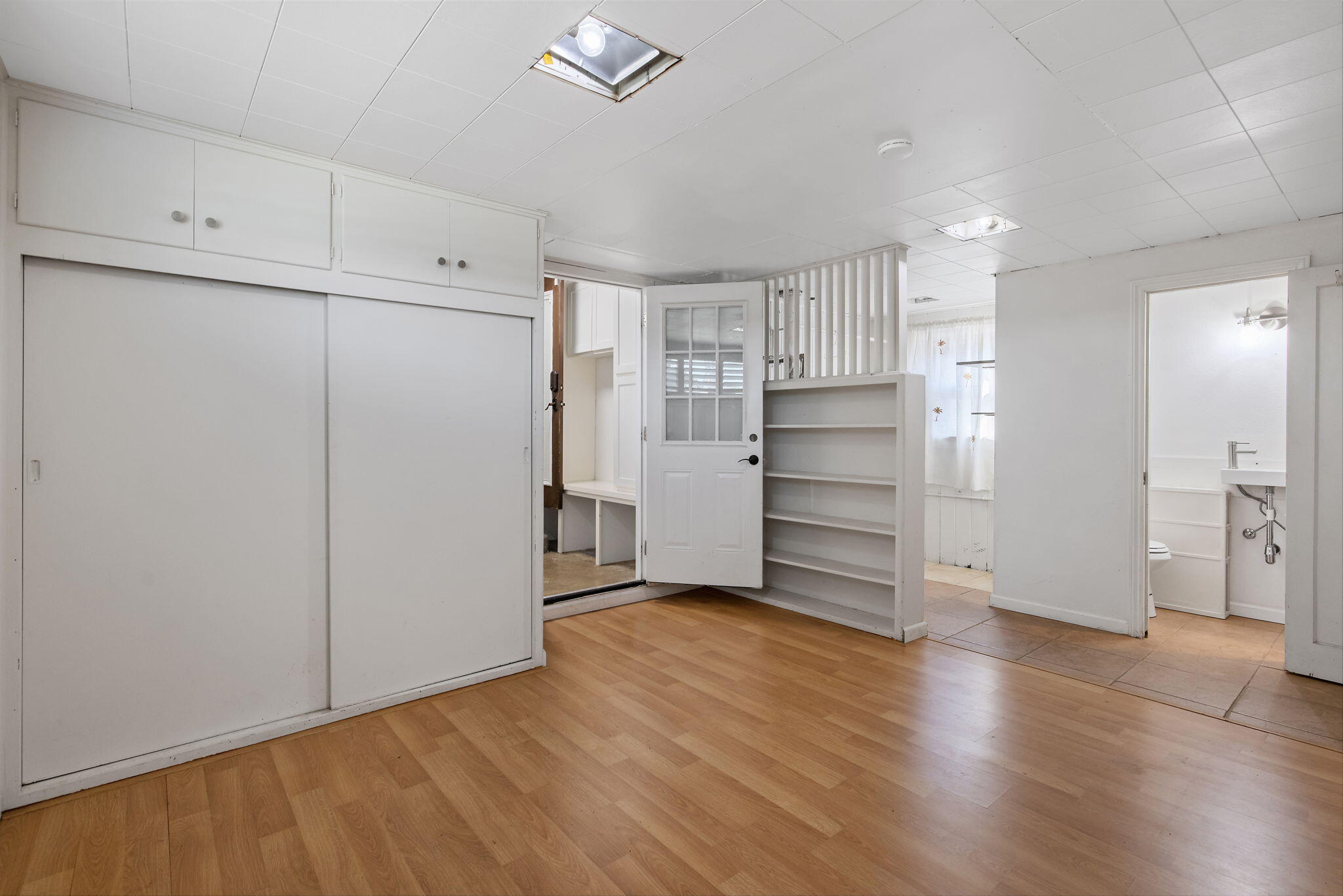 1300 W College Ave, Visalia, CA 93277