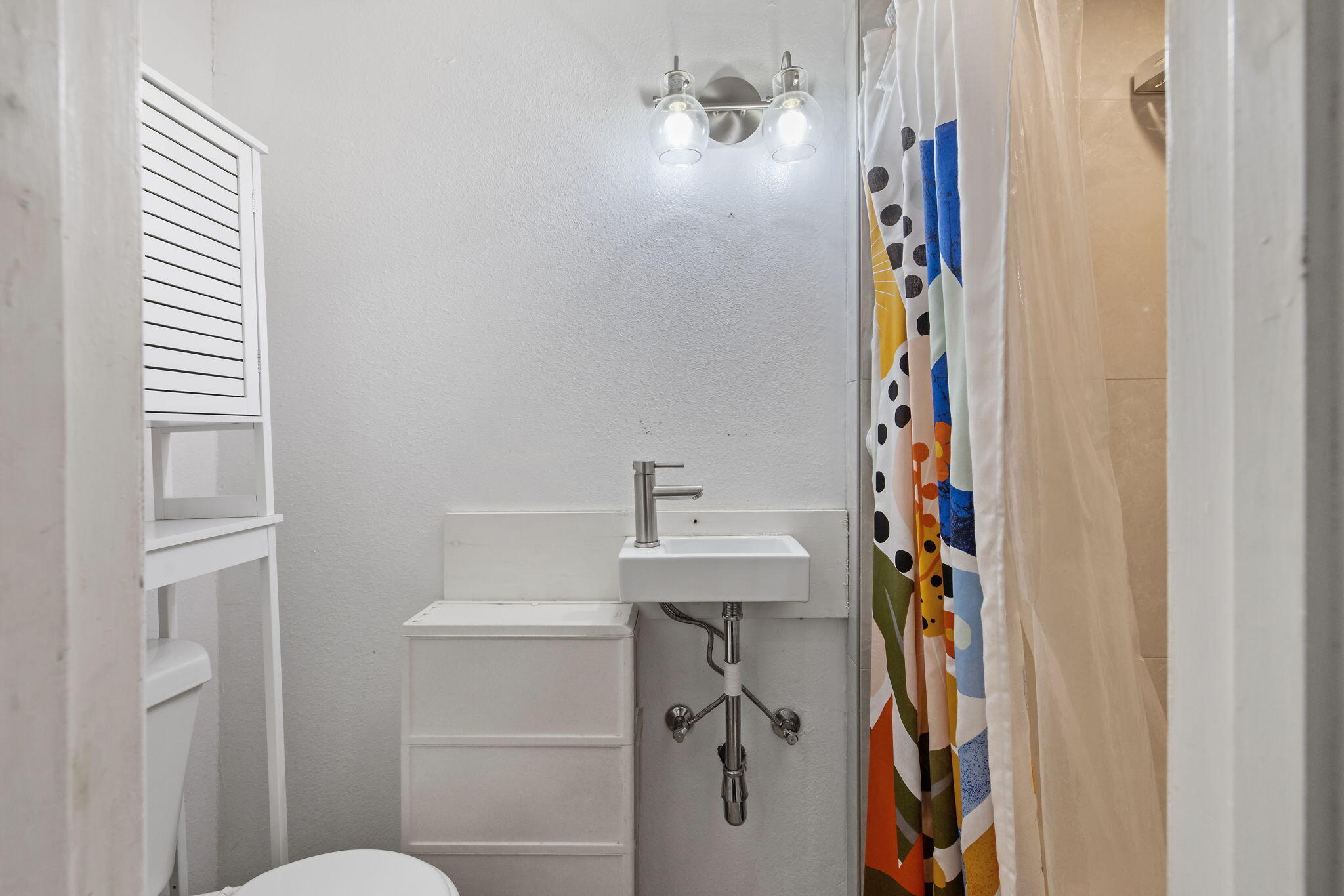 1300 W College Ave, Visalia, CA 93277