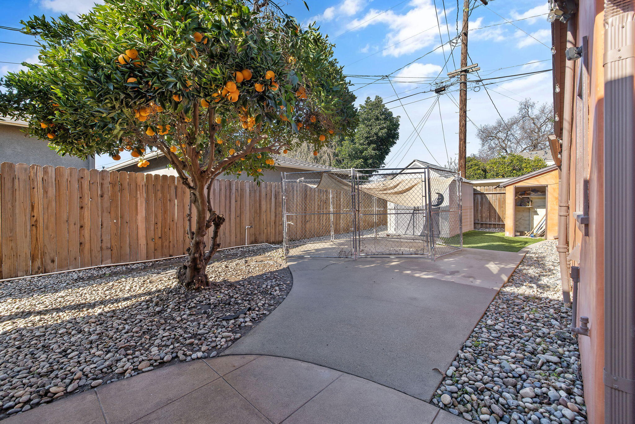 1300 W College Ave, Visalia, CA 93277