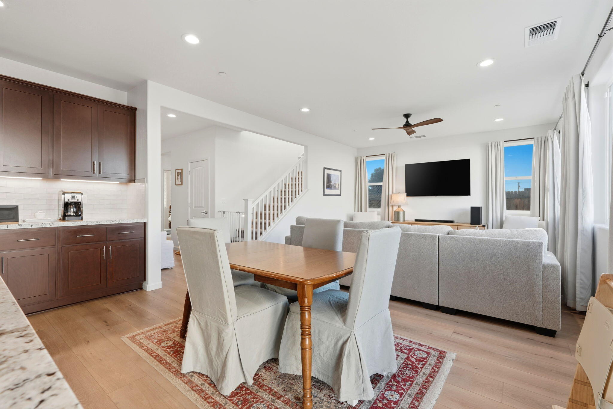 2566 Muscat Ct, Hanford, CA 93230