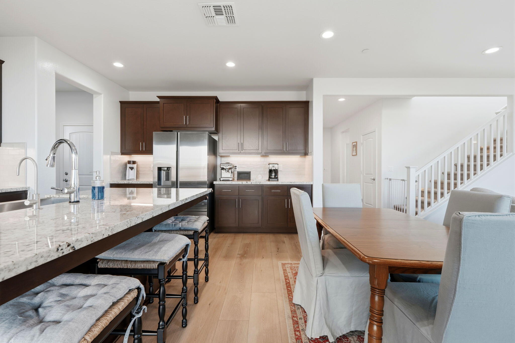 2566 Muscat Ct, Hanford, CA 93230