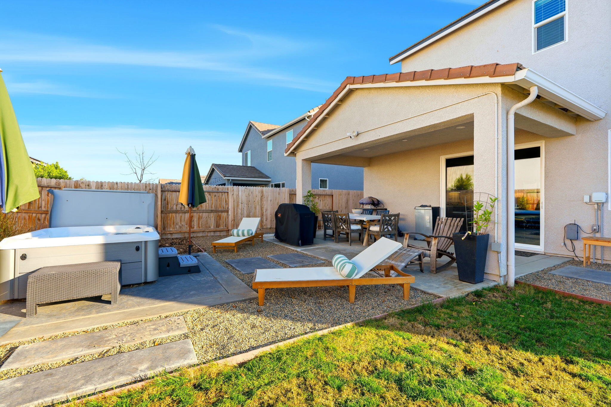 2566 Muscat Ct, Hanford, CA 93230