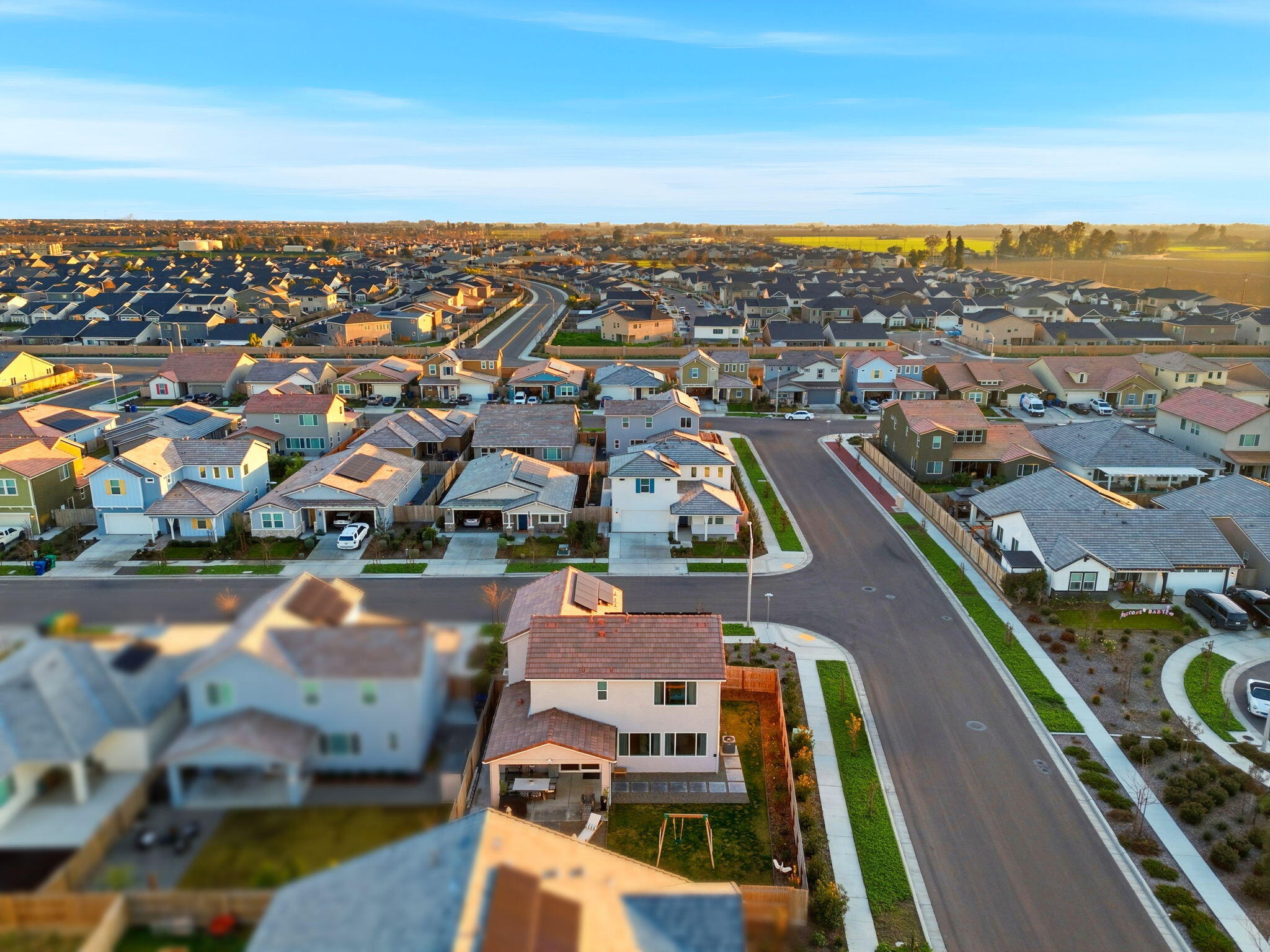 2566 Muscat Ct, Hanford, CA 93230