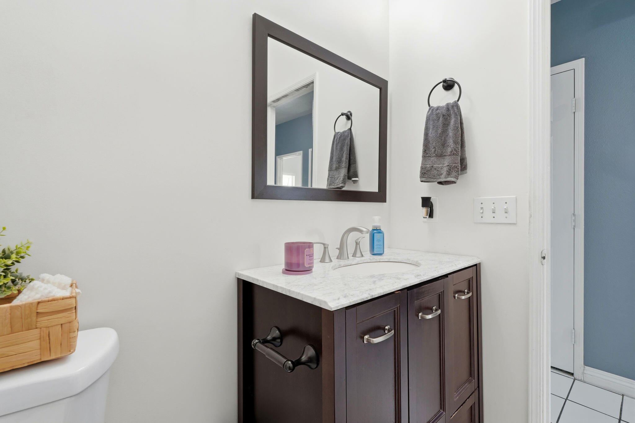 1865 W Wall Ave, Porterville, CA 93257