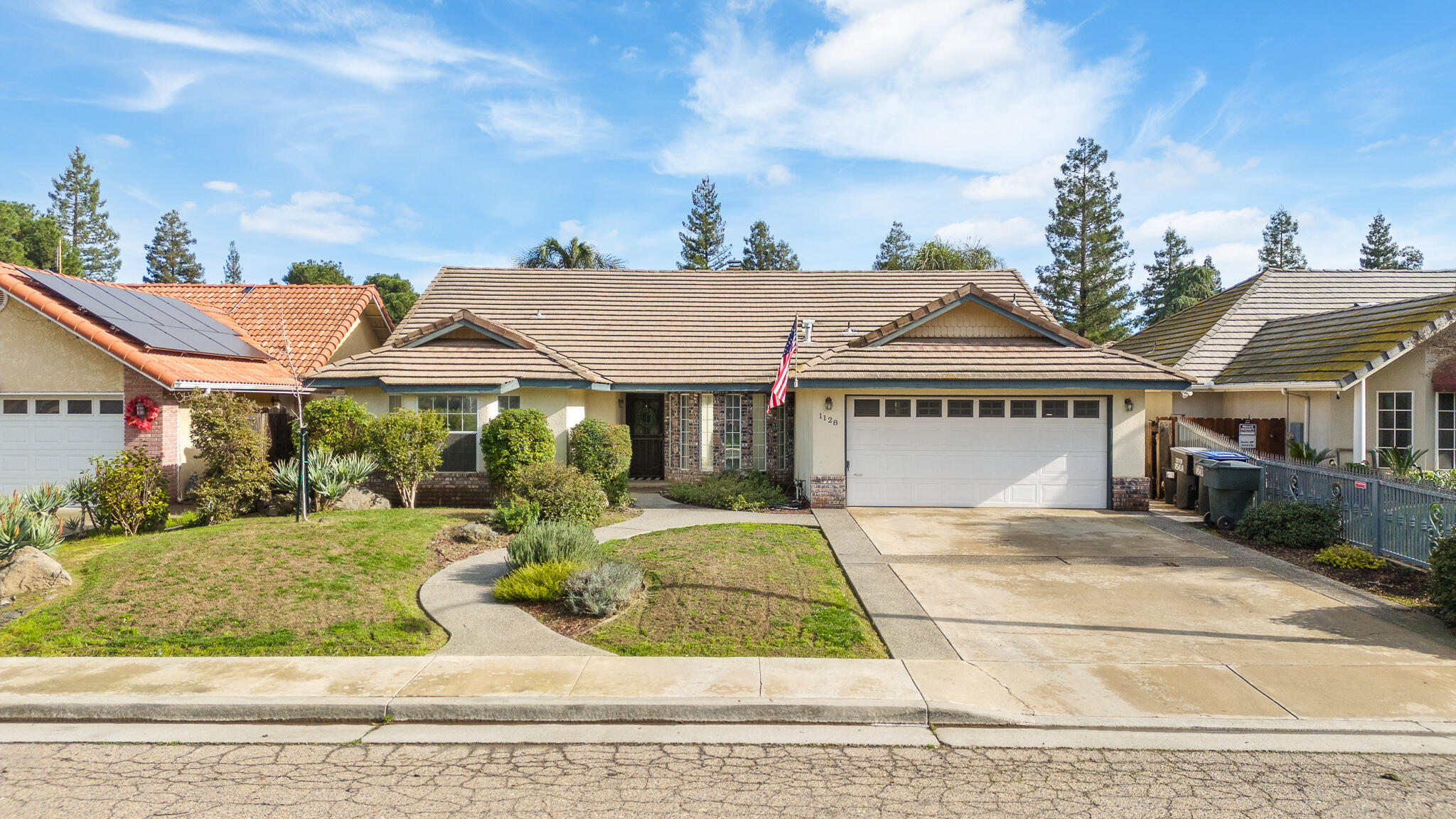 1128 N Noyes Ct, Visalia, CA 93291