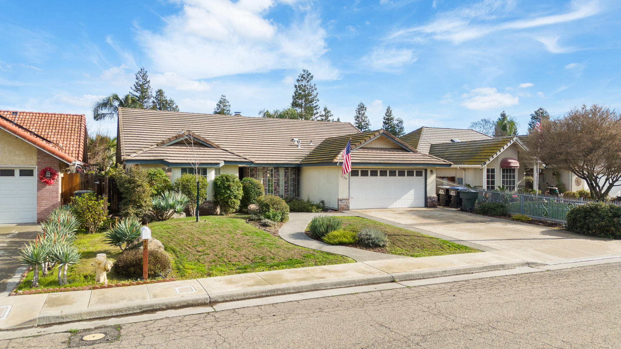 1128 N Noyes Ct, Visalia, CA 93291