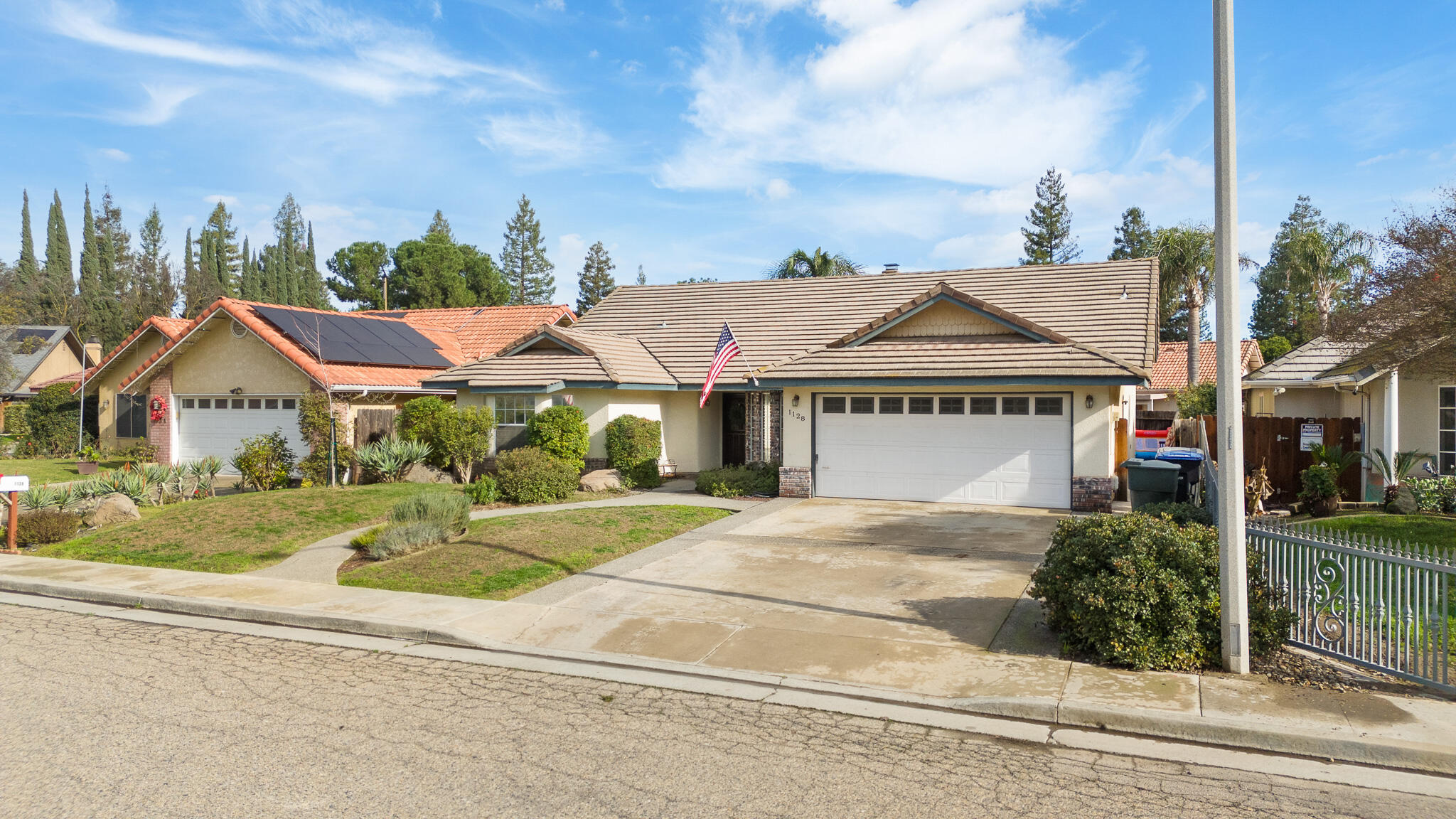 1128 N Noyes Ct, Visalia, CA 93291