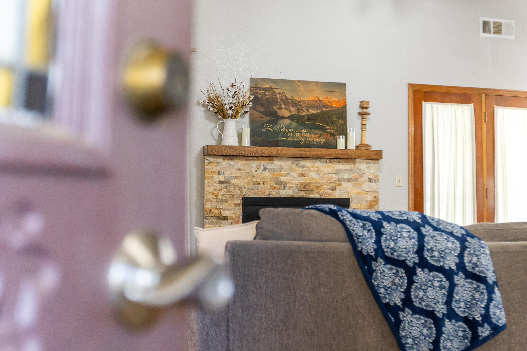 1128 N Noyes Ct, Visalia, CA 93291