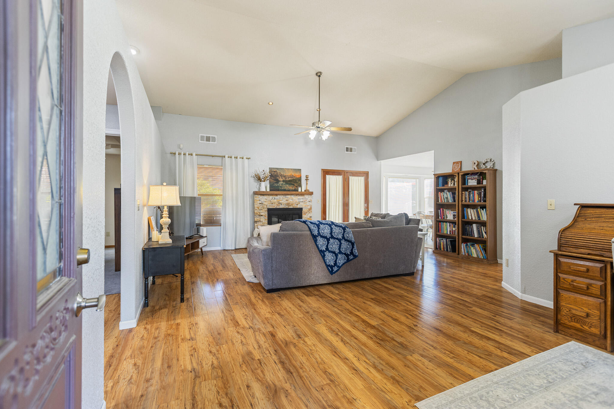 1128 N Noyes Ct, Visalia, CA 93291