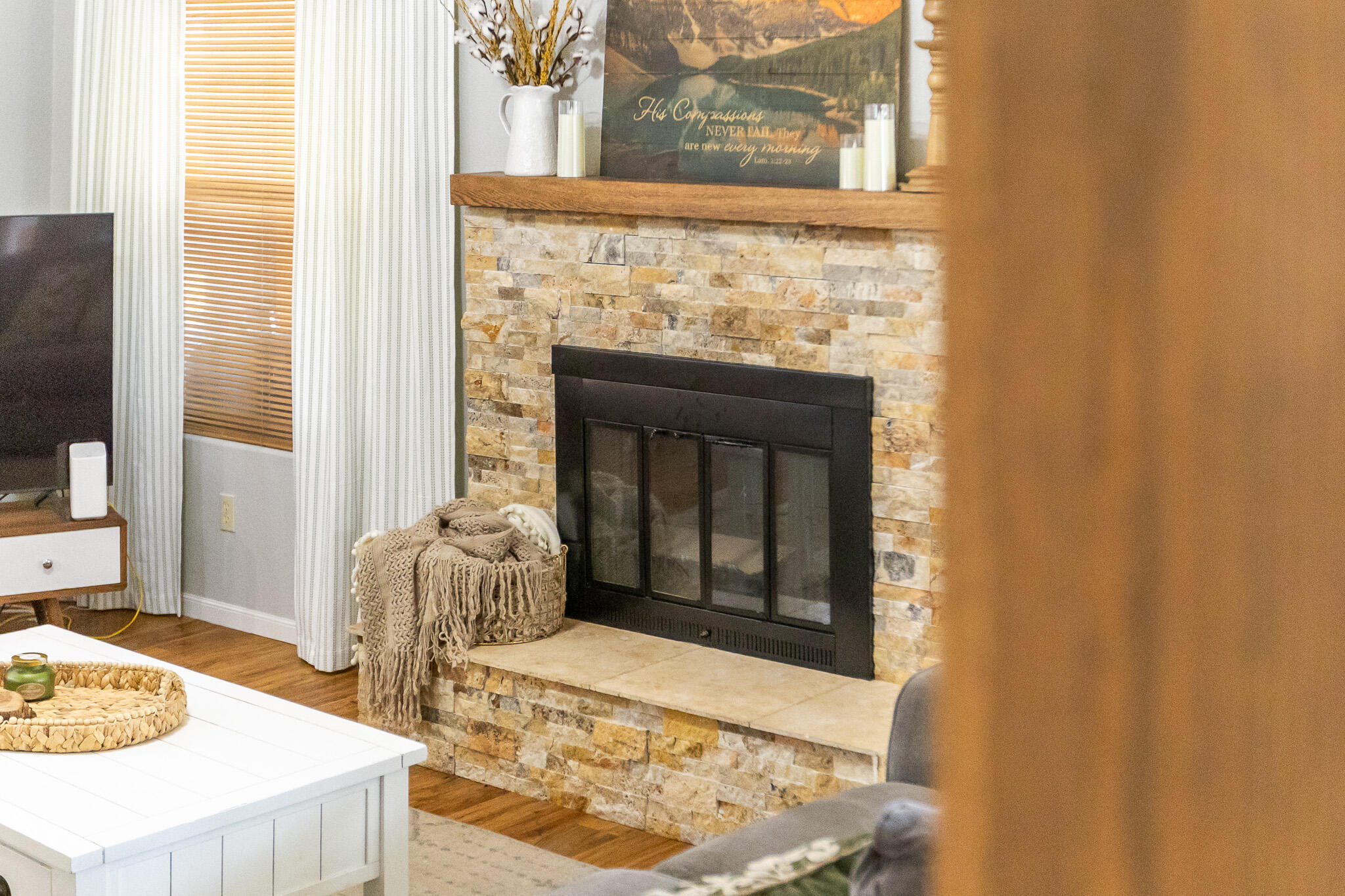 1128 N Noyes Ct, Visalia, CA 93291