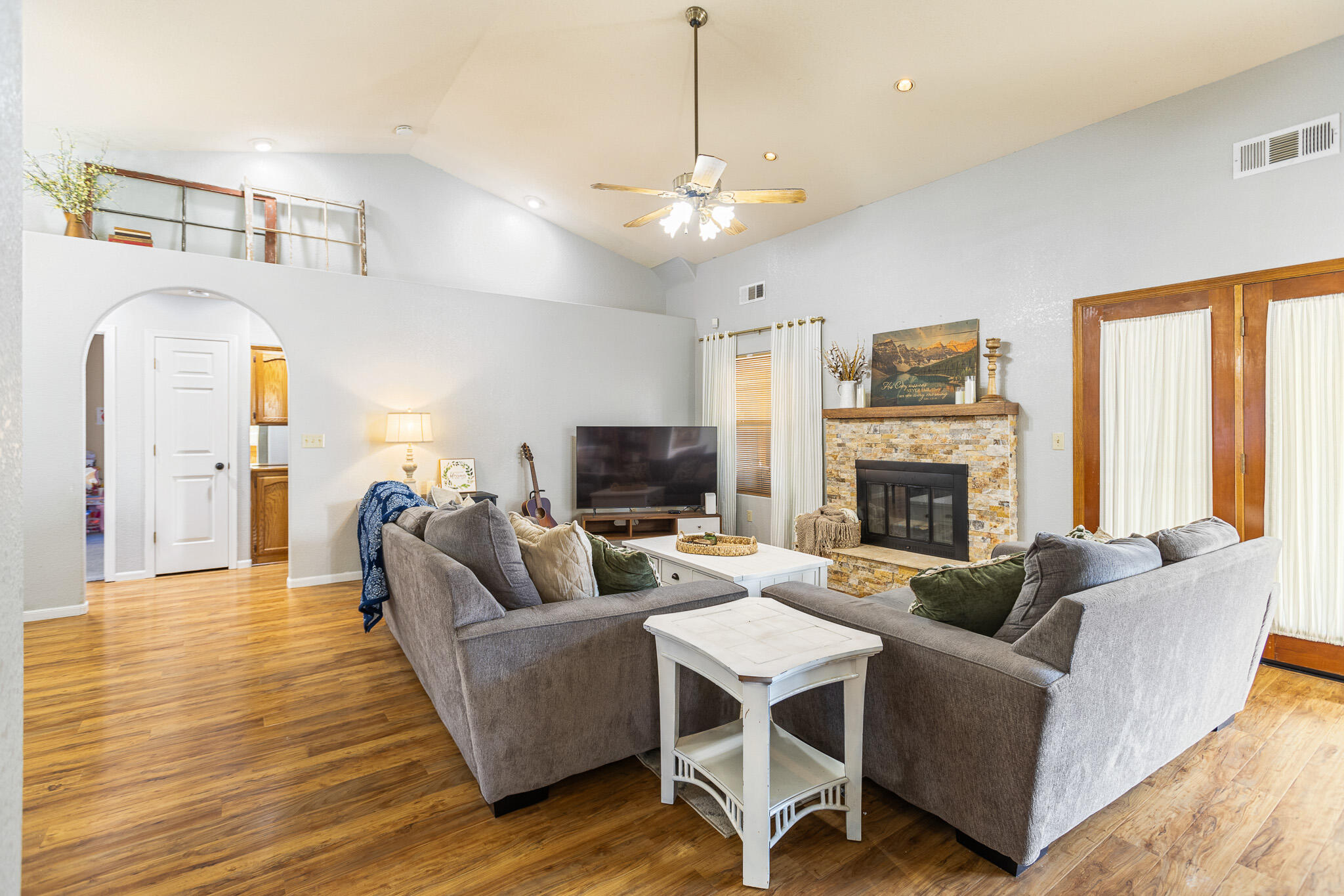 1128 N Noyes Ct, Visalia, CA 93291