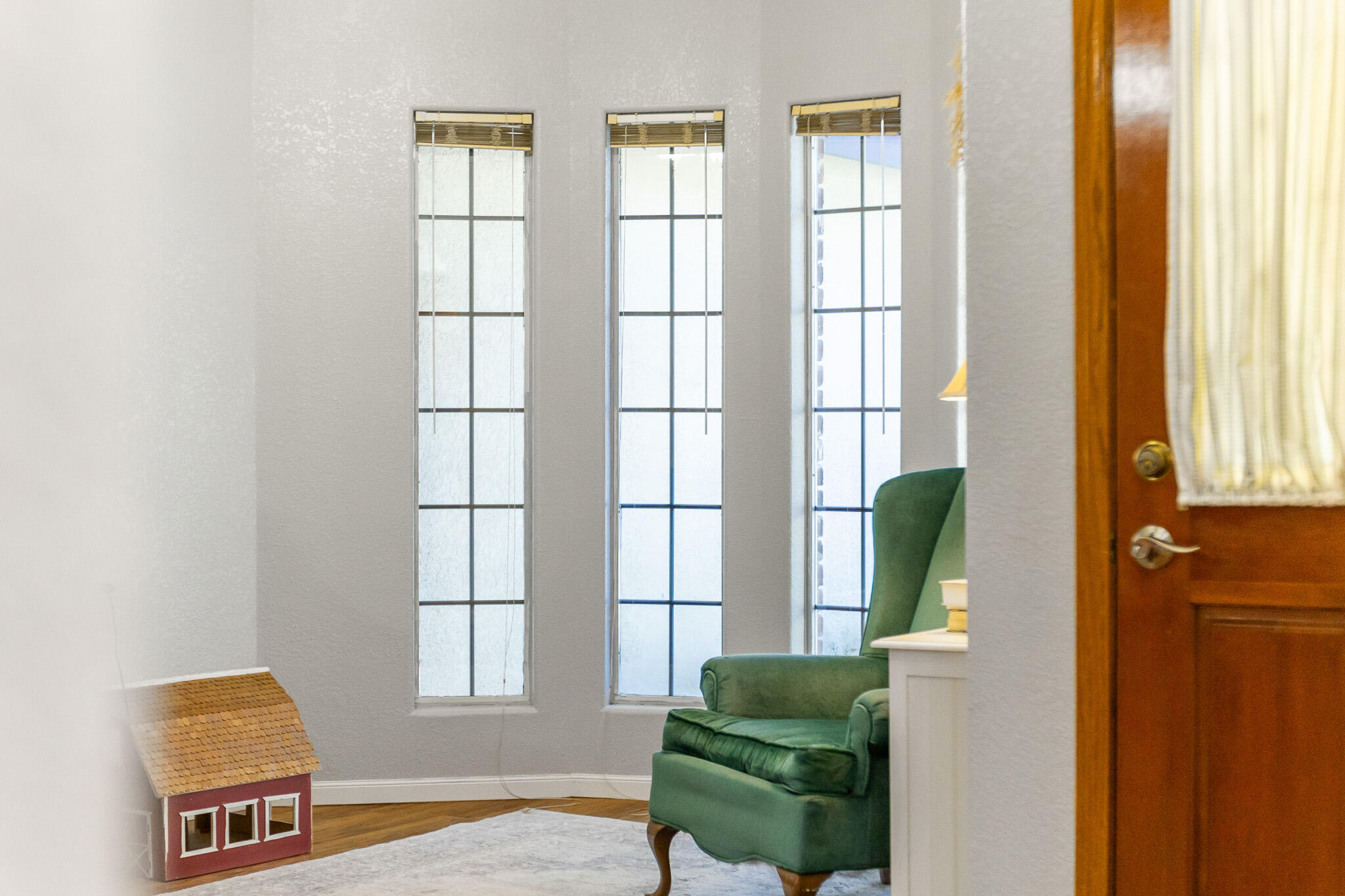 1128 N Noyes Ct, Visalia, CA 93291